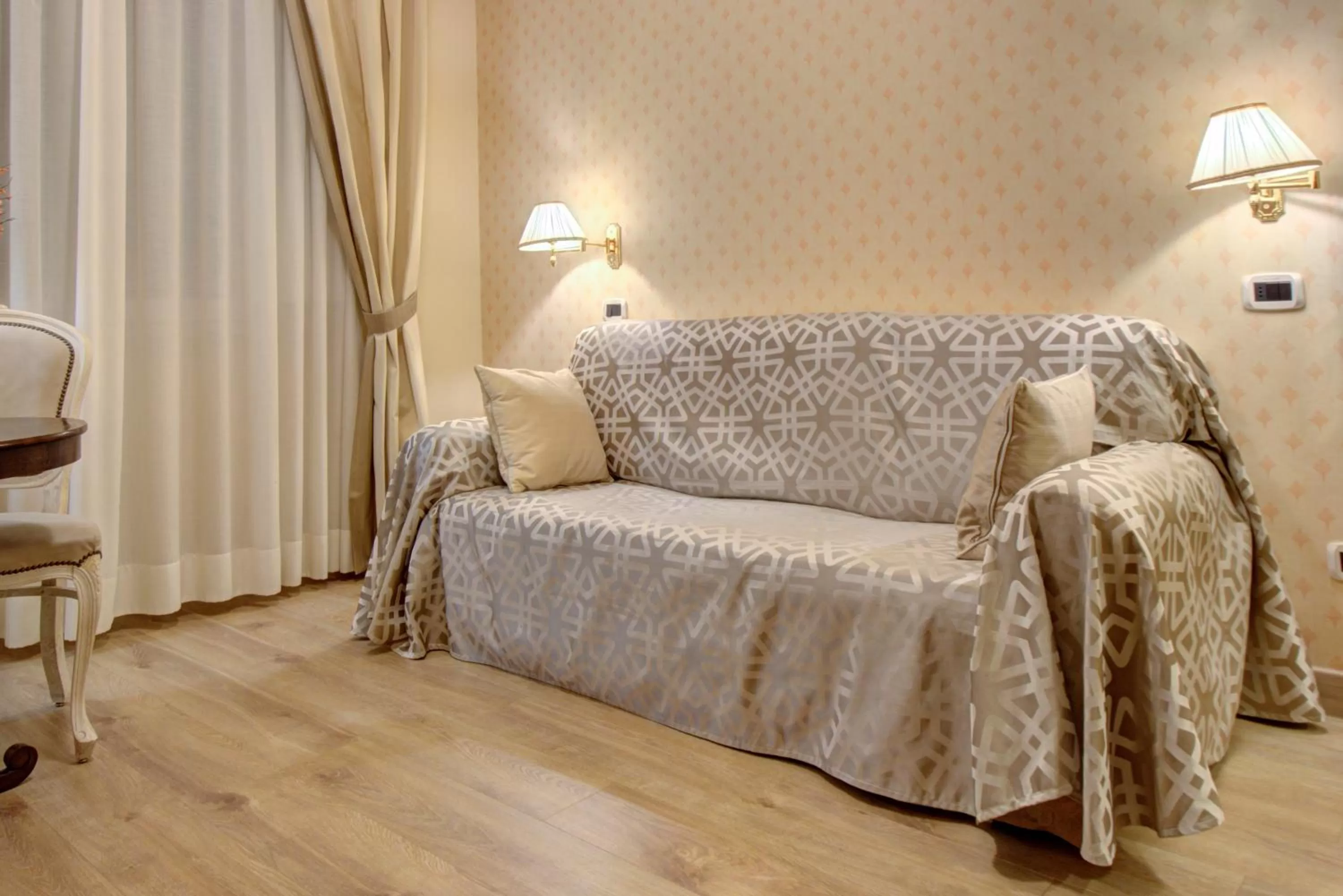 Other, Bed in Hotel La Locanda