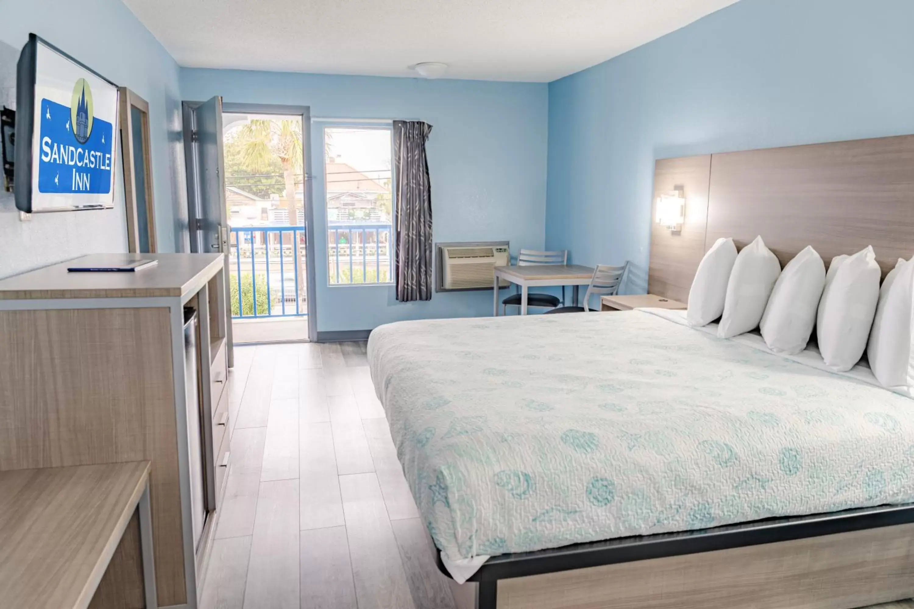 Photo of the whole room, Bed in Sandcastle Inn Photo of the whole room, Bed in Sandcastle Inn