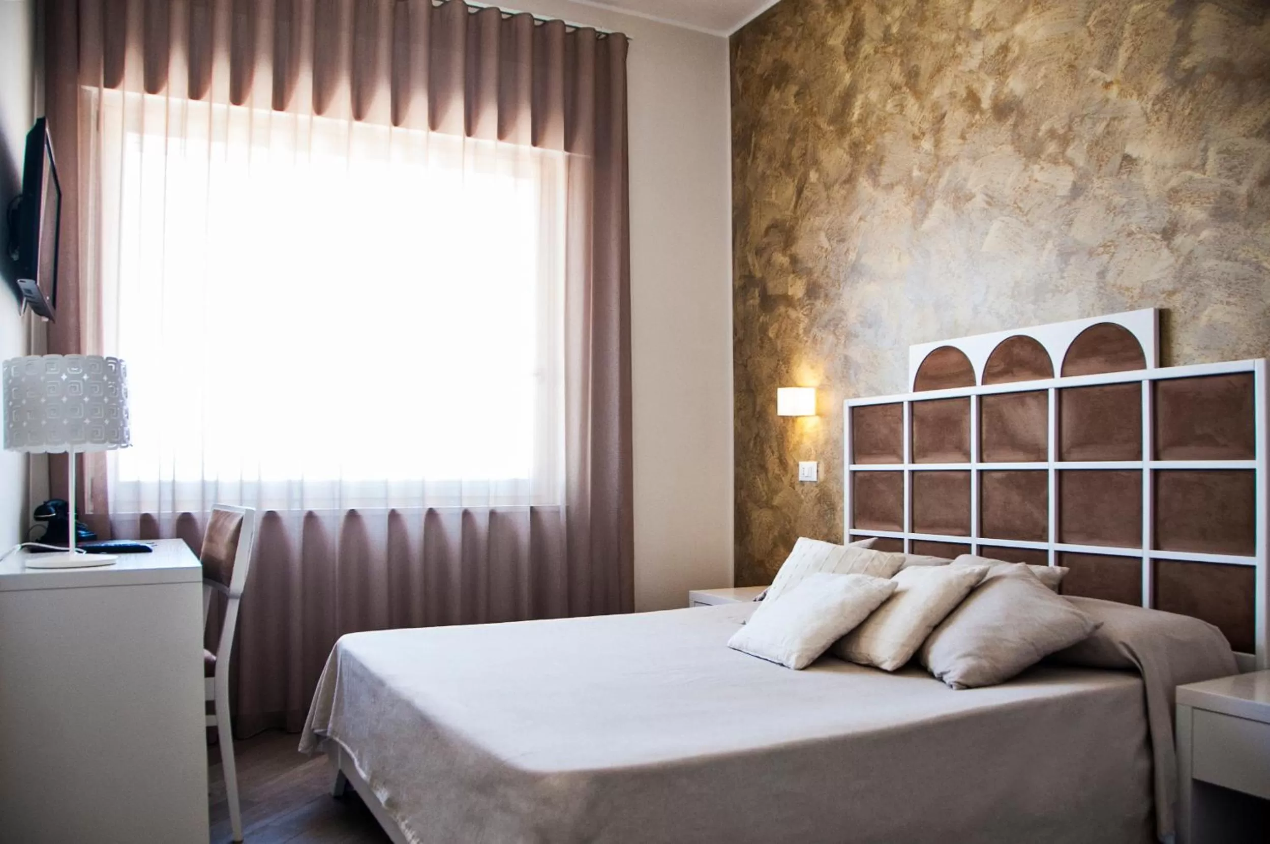 TV and multimedia, Bed in B&B Ghalà