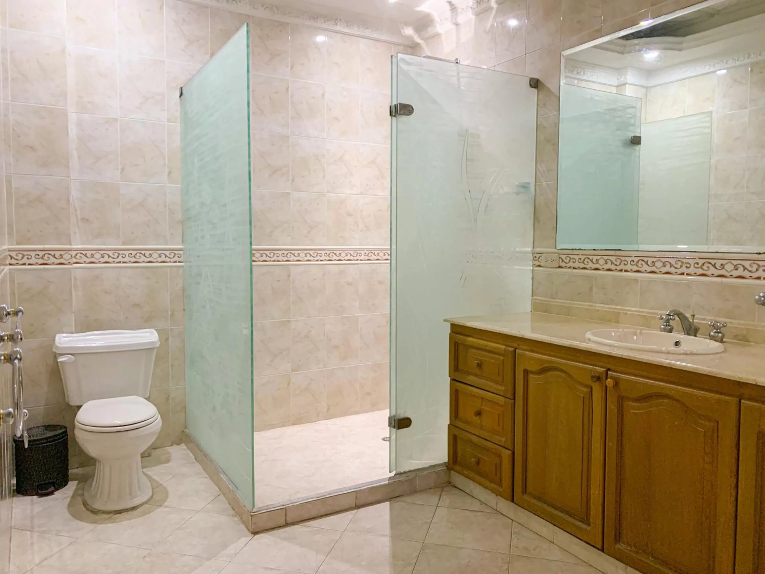 Toilet in Hotel Abi Inn By GEH Suites