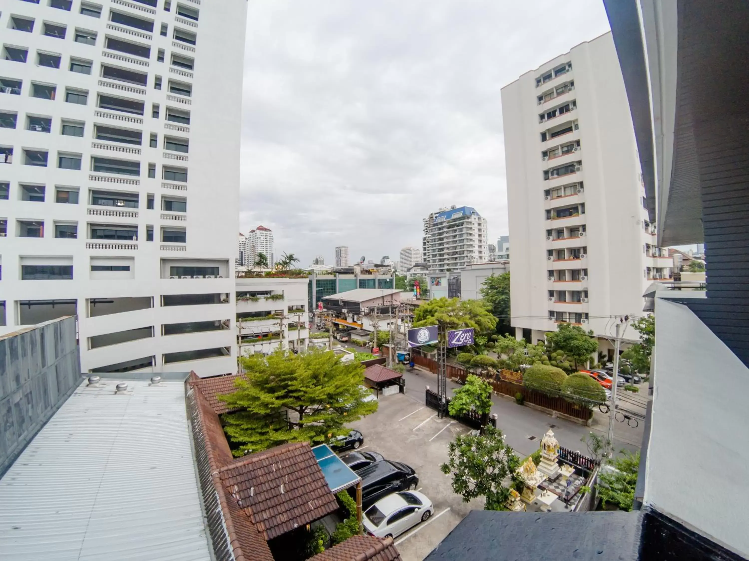 Nearby landmark in Oakwood Residence Sukhumvit Thonglor Bangkok