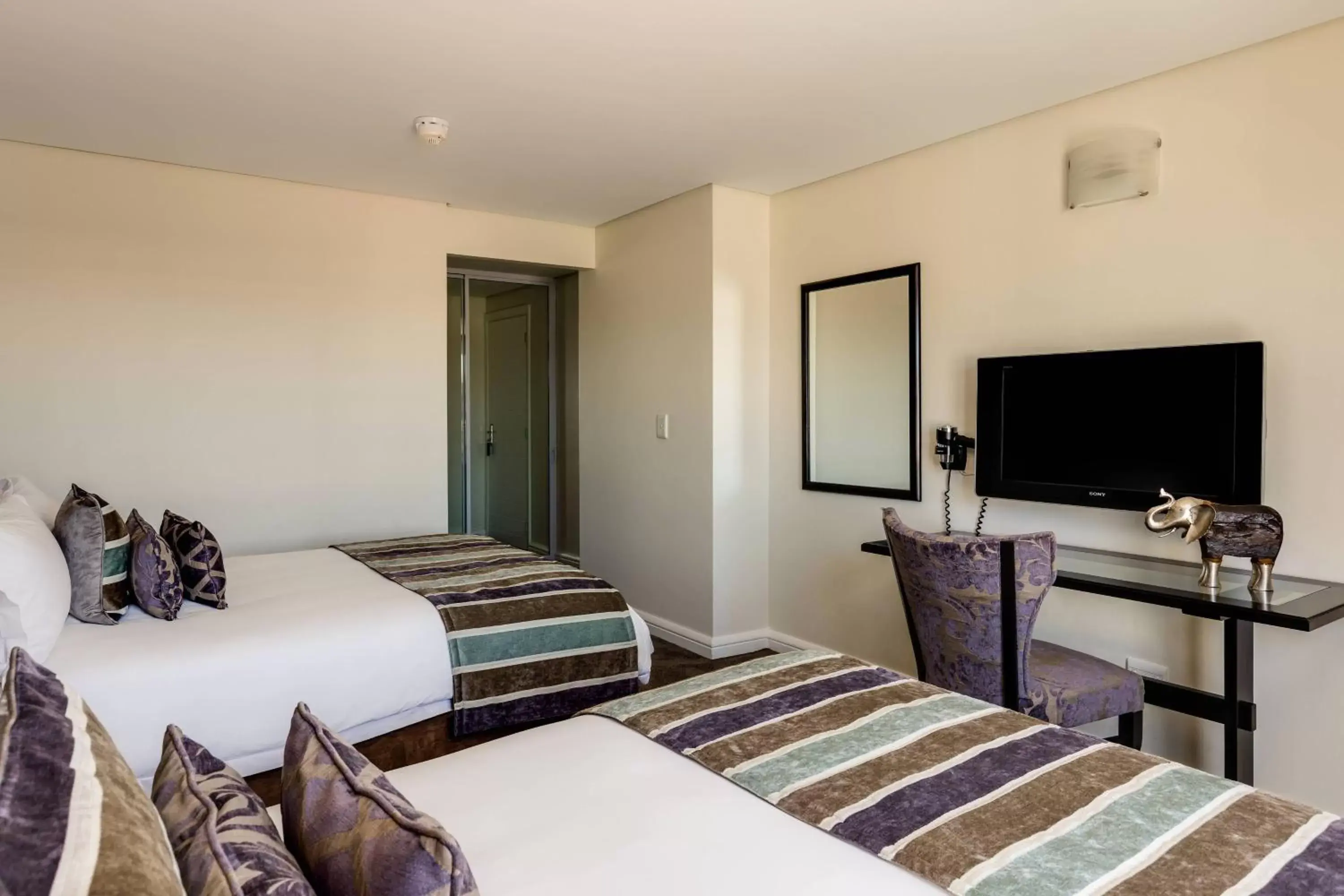 Bedroom, Bed in Protea Hotel by Marriott Knysna Quays