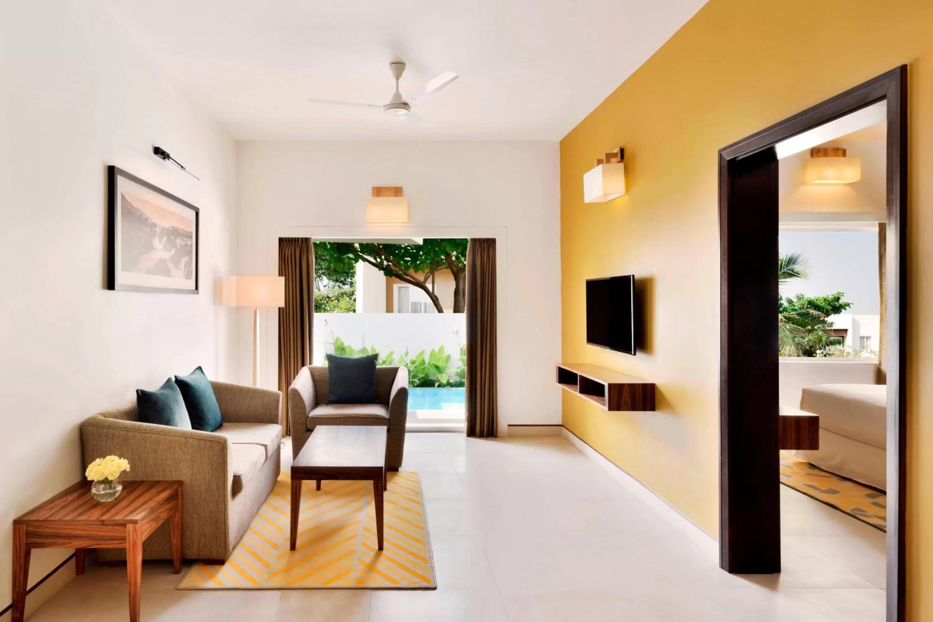 Living room, Bed in Four Points by Sheraton Mahabalipuram Resort & Convention Center