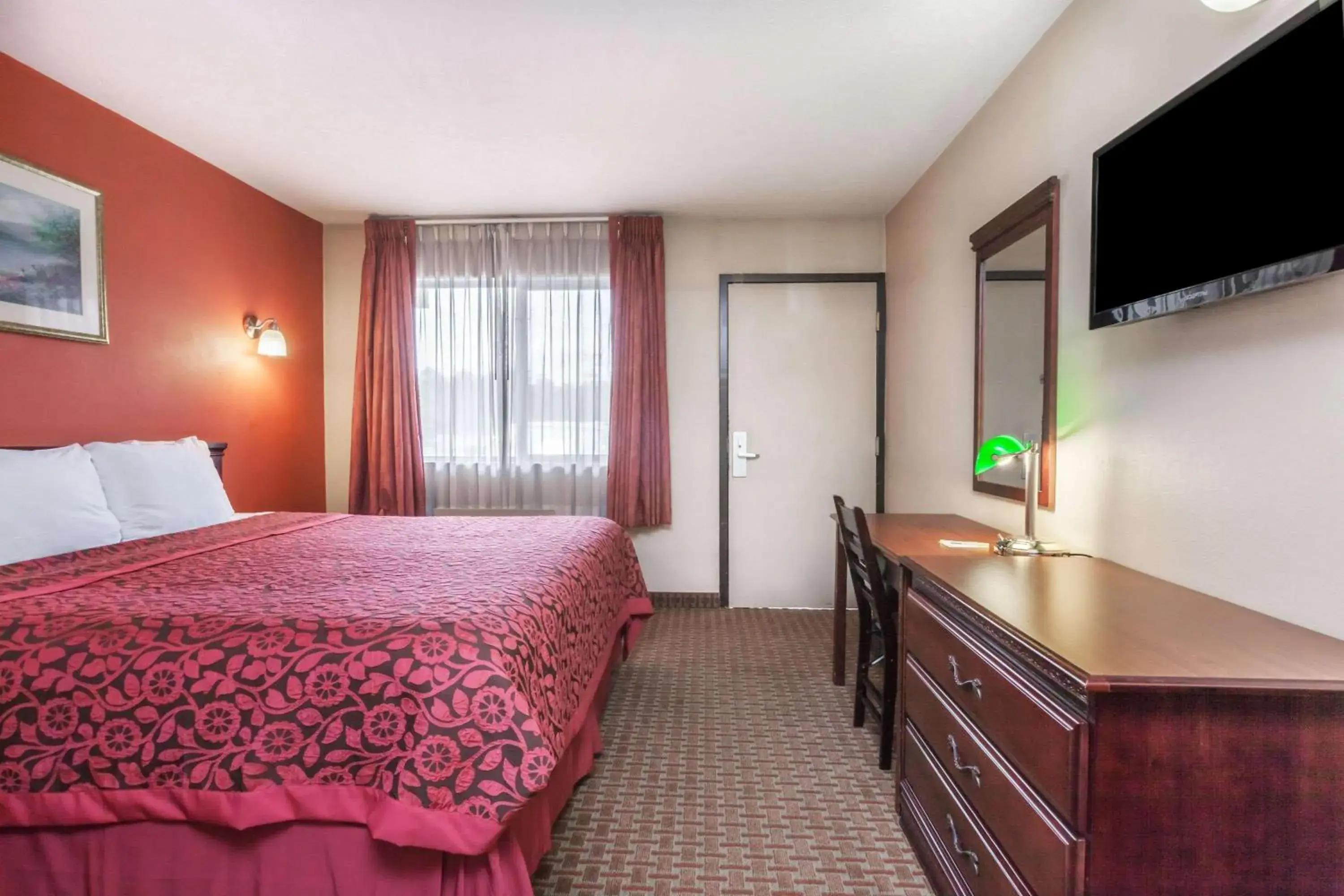 Photo of the whole room, Bed in Red Carpet Inn Elkton