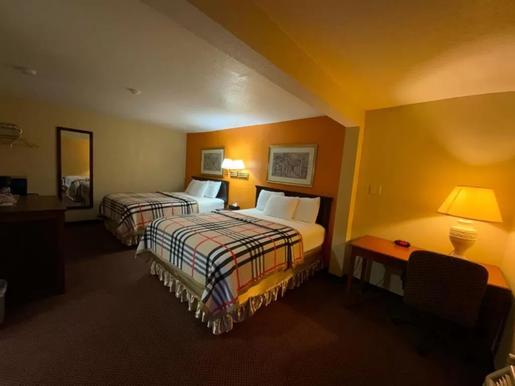 Bed in Indian Mound Motel