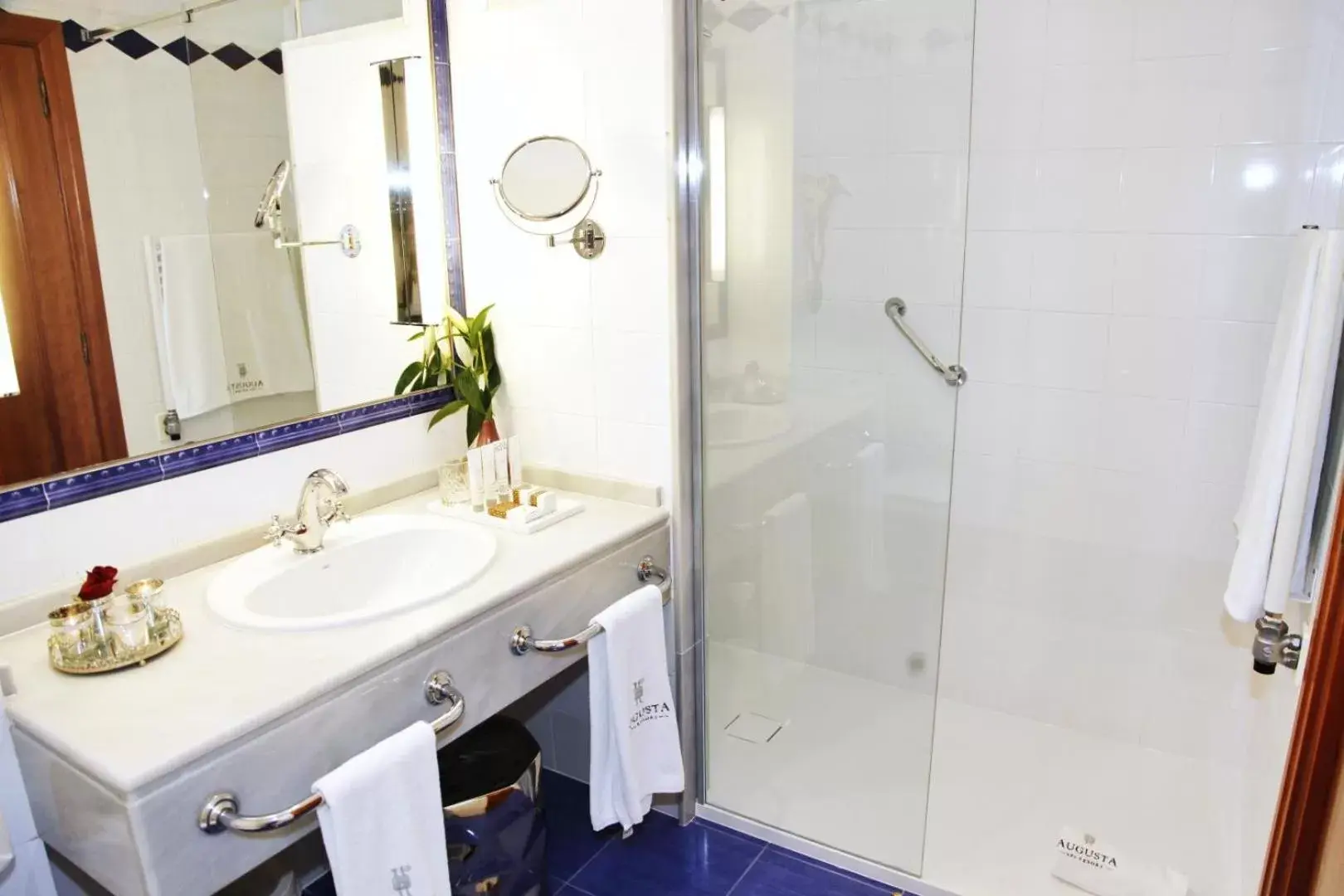 Shower, Bathroom in Augusta Eco Wellness Resort 4 Superior