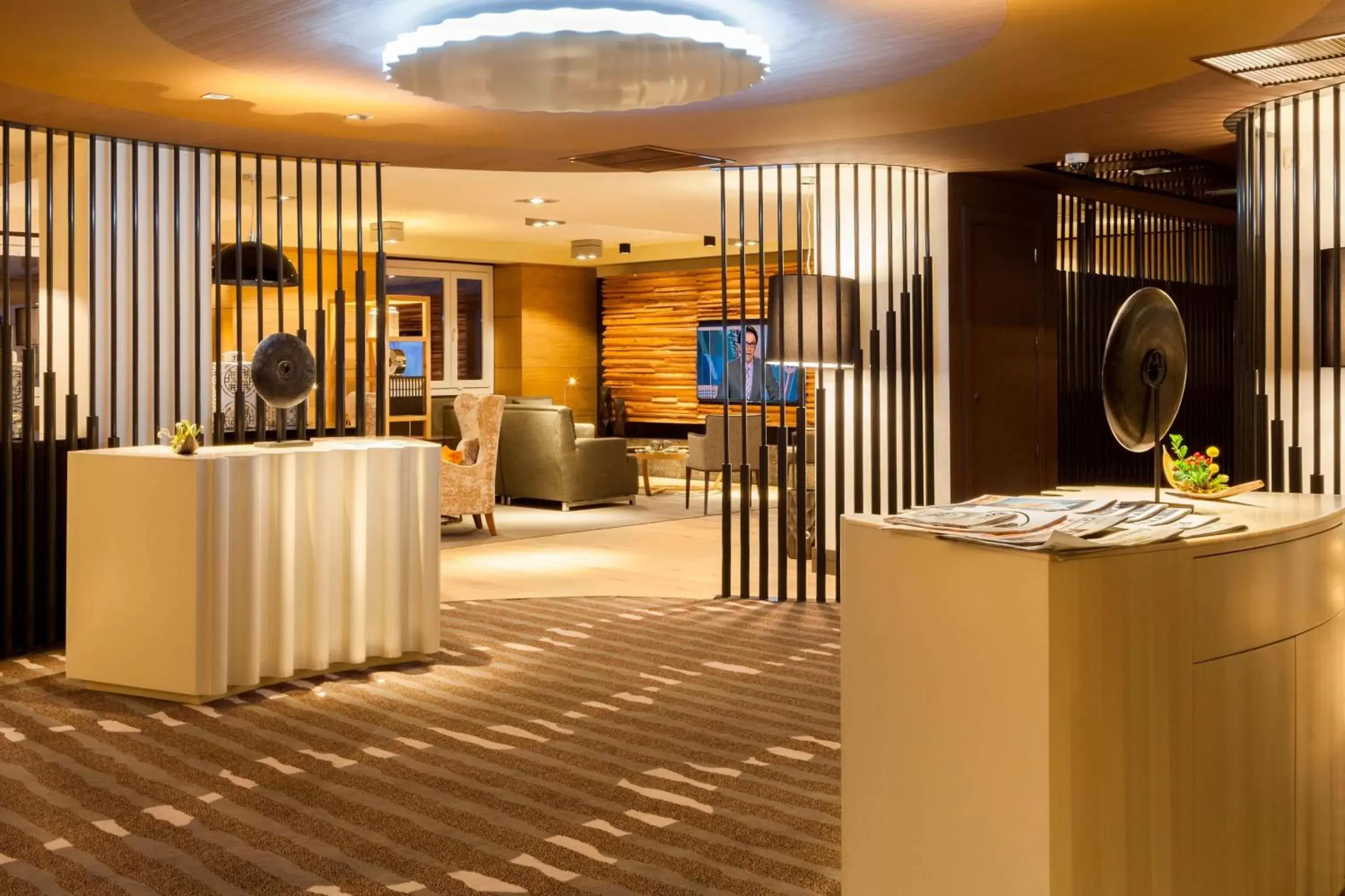 Lounge or bar, Lobby/Reception in Madrid Marriott Auditorium Hotel & Conference Center