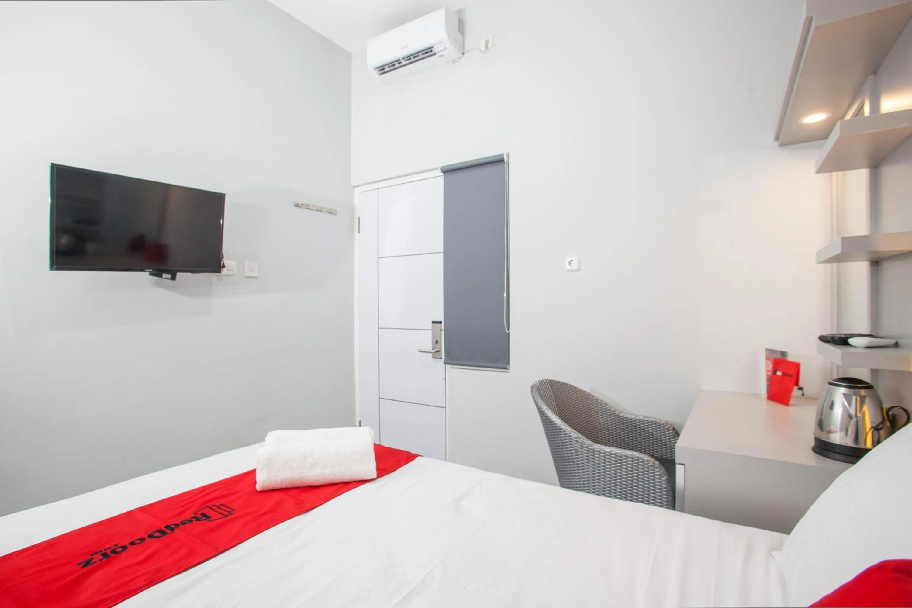 Bedroom, Bed in RedDoorz Plus near Politeknik Negeri Malang