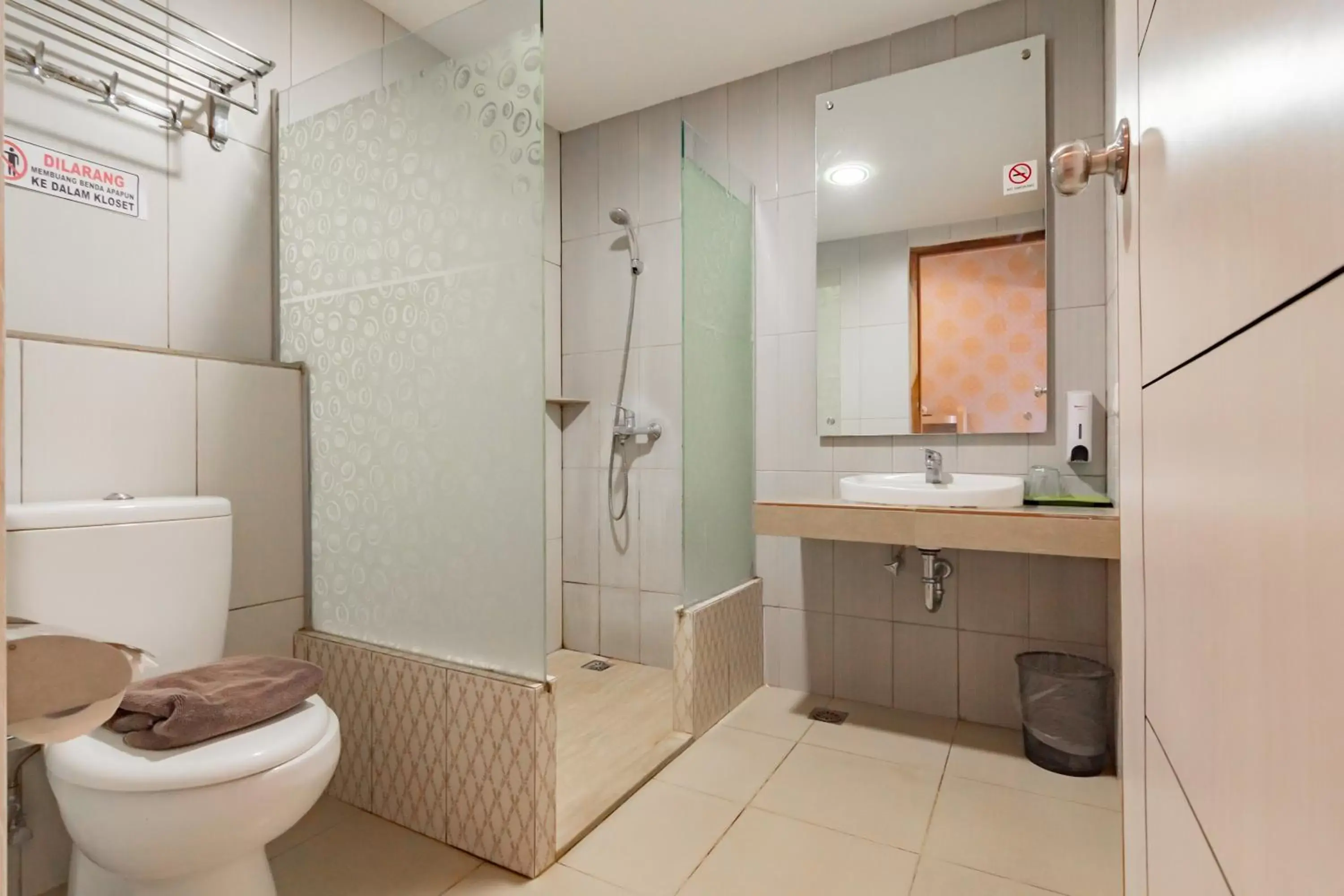 Bathroom in RedDoorz Premium near Bandung Station