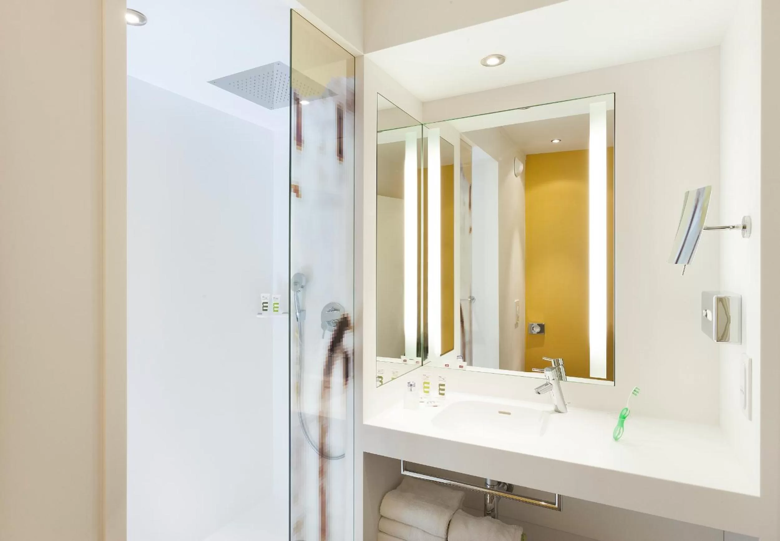 Bathroom in Mercure Avignon Centre Palais des Papes