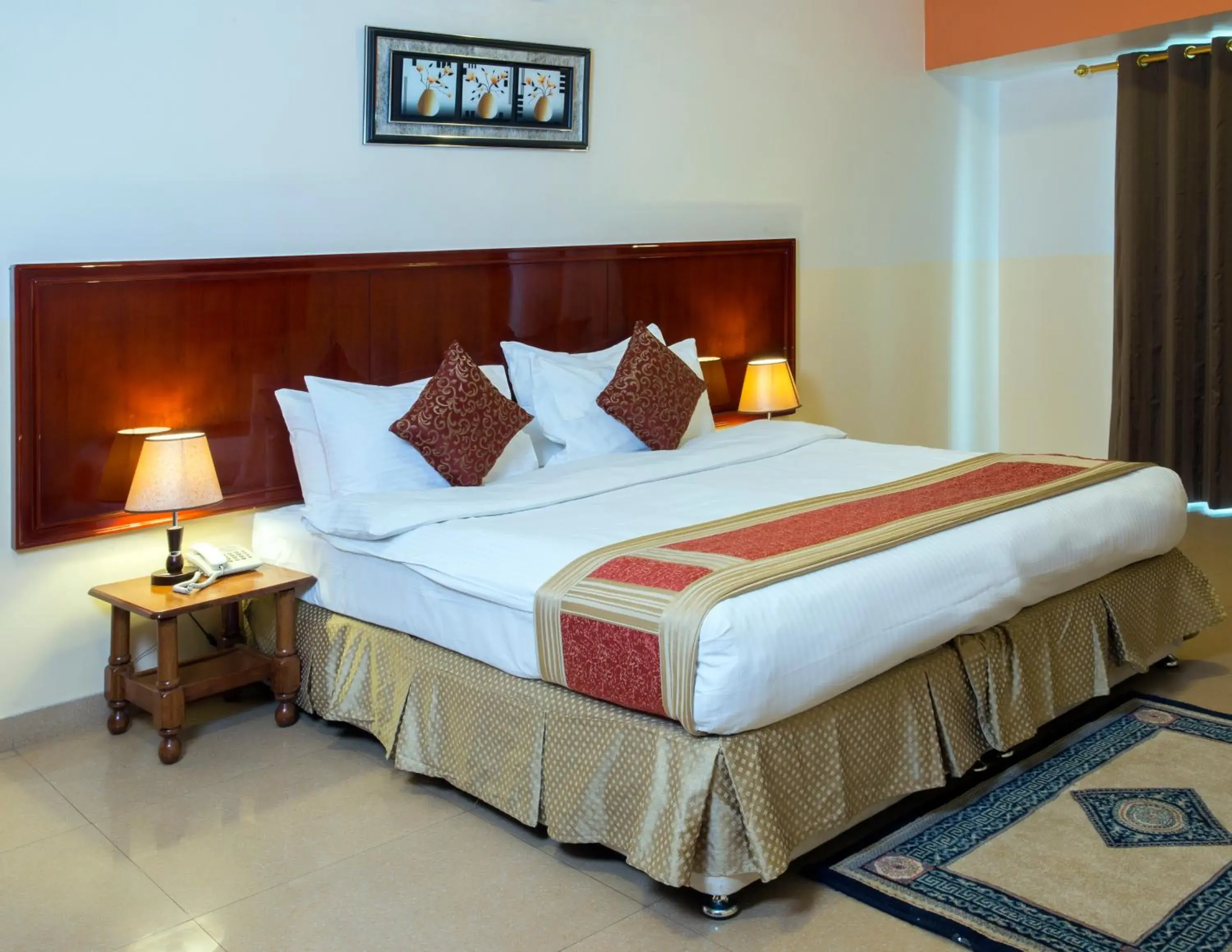 Bed in Safeer Plaza Hotel