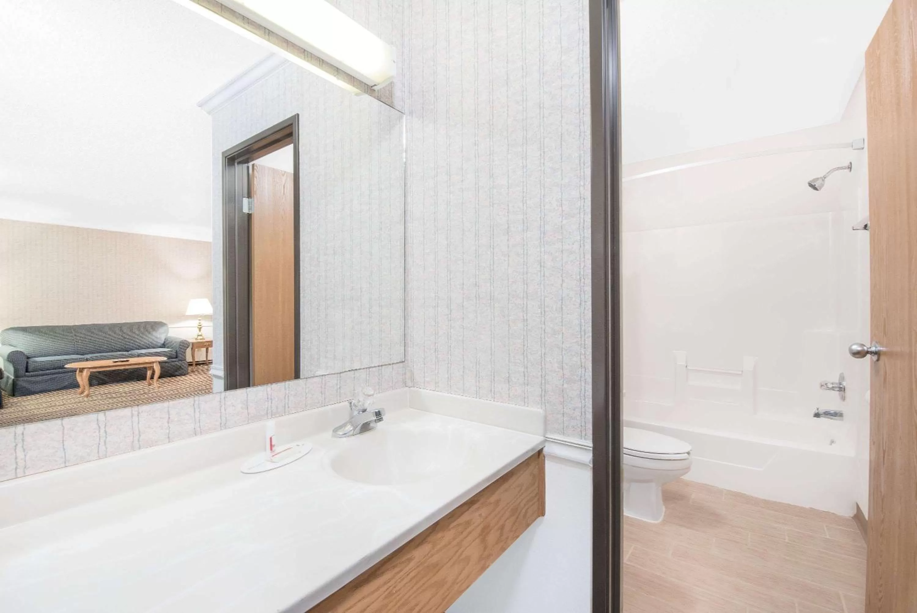 Bathroom in Wrangler Hotel Morris