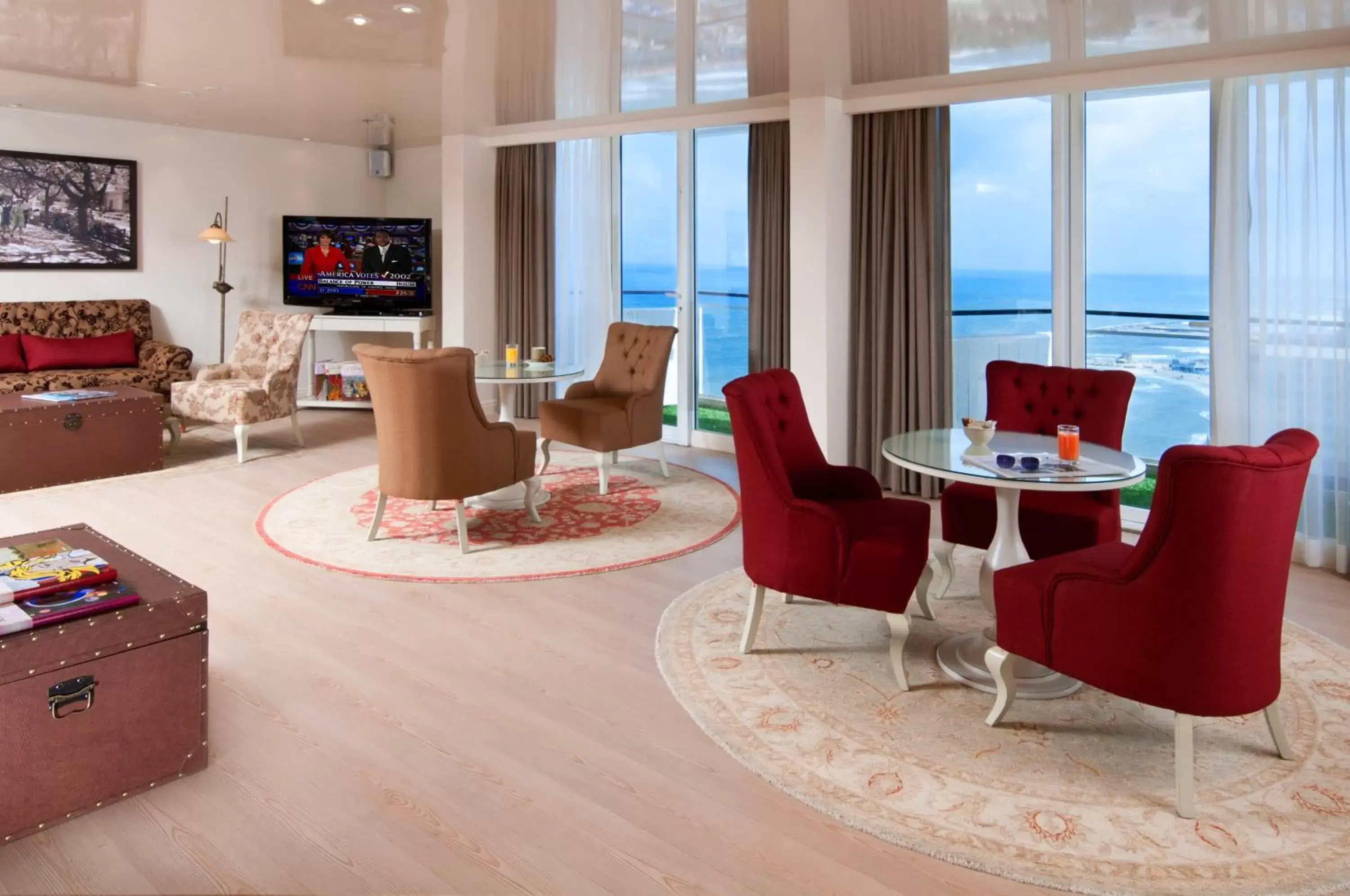 Communal lounge/ TV room, Seating Area in Herods Tel Aviv By The Beach