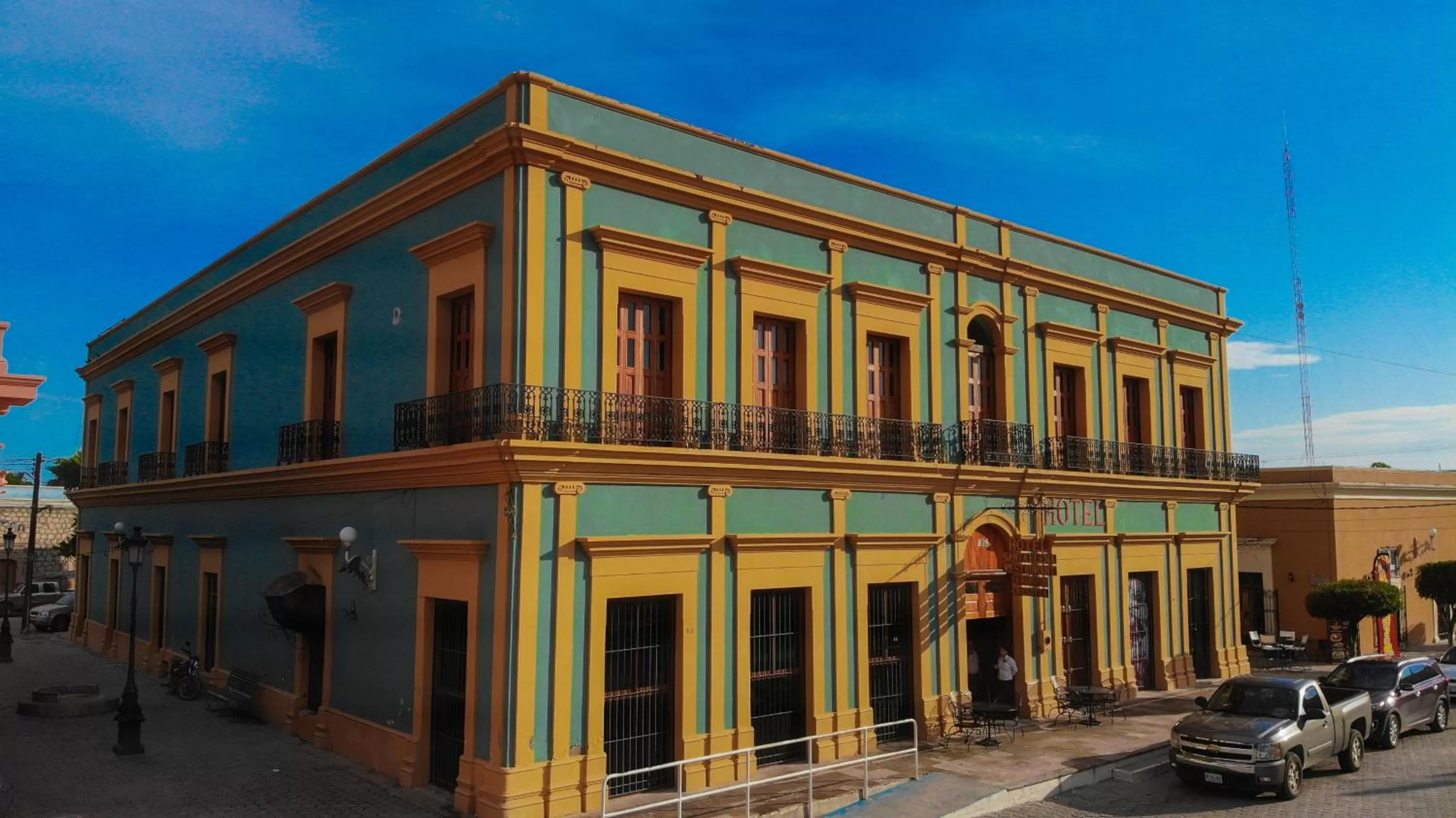 Property building in Hotel Santa Elena