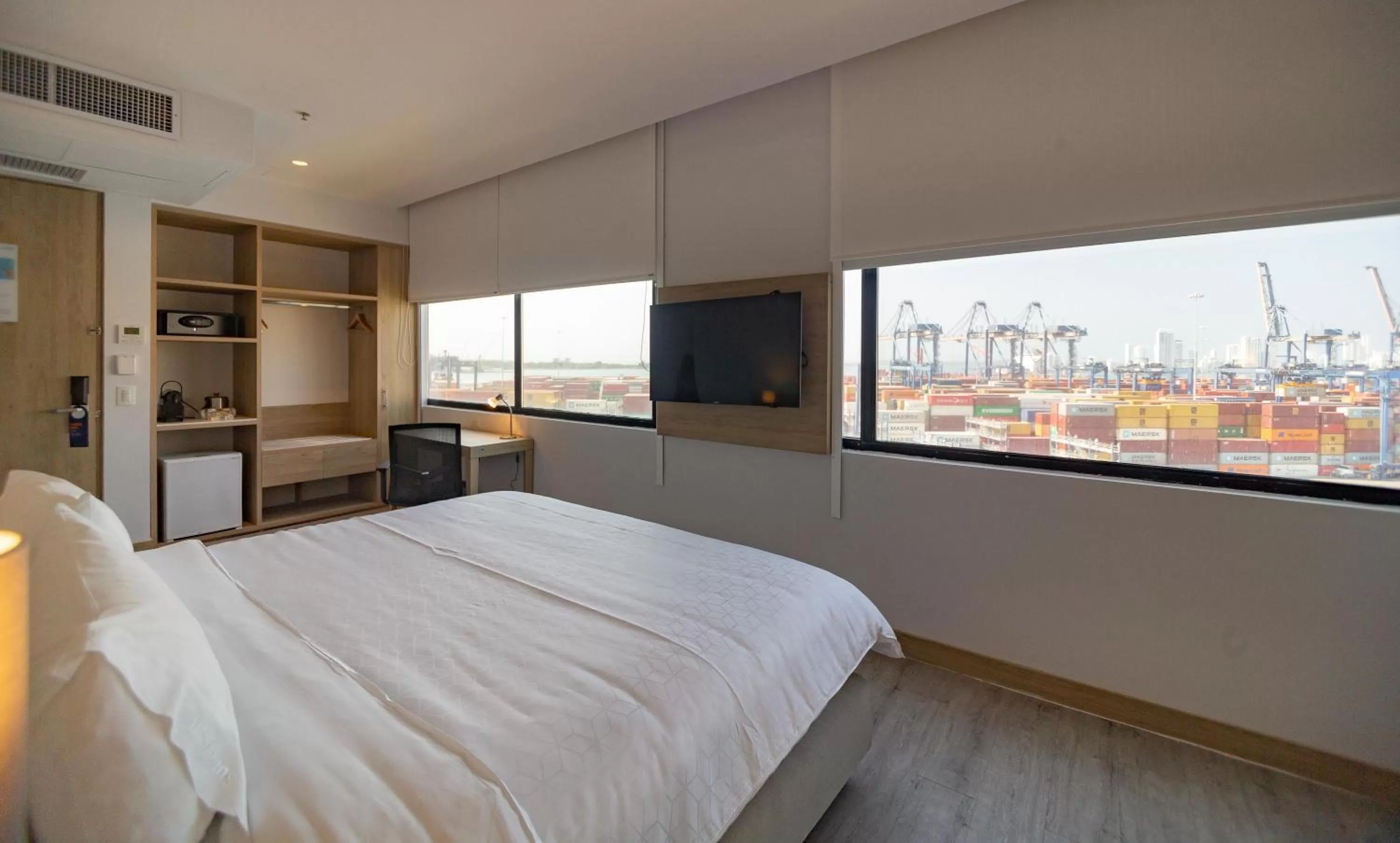 Bed in Holiday Inn Express Cartagena Manga by IHG