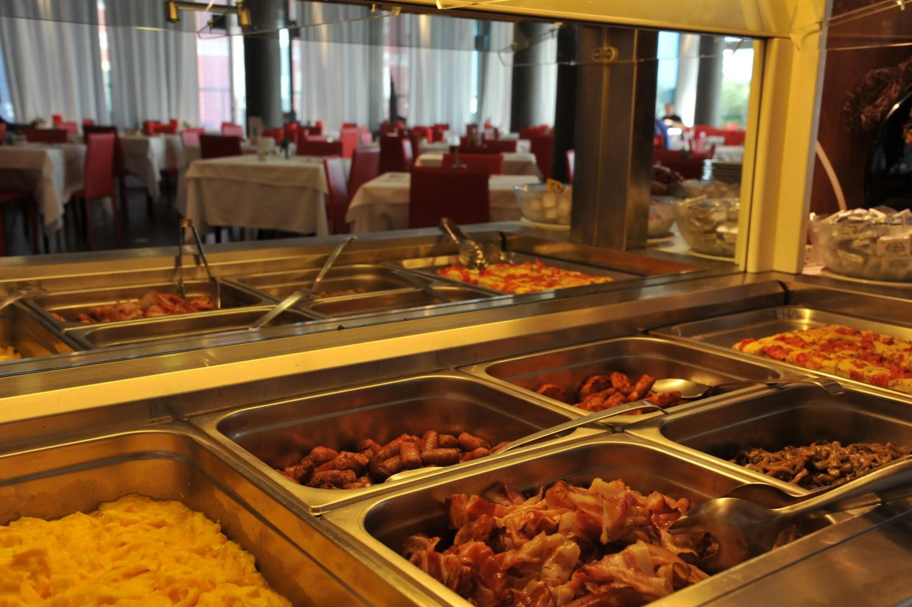 Restaurant/places to eat in Hotel Adlon