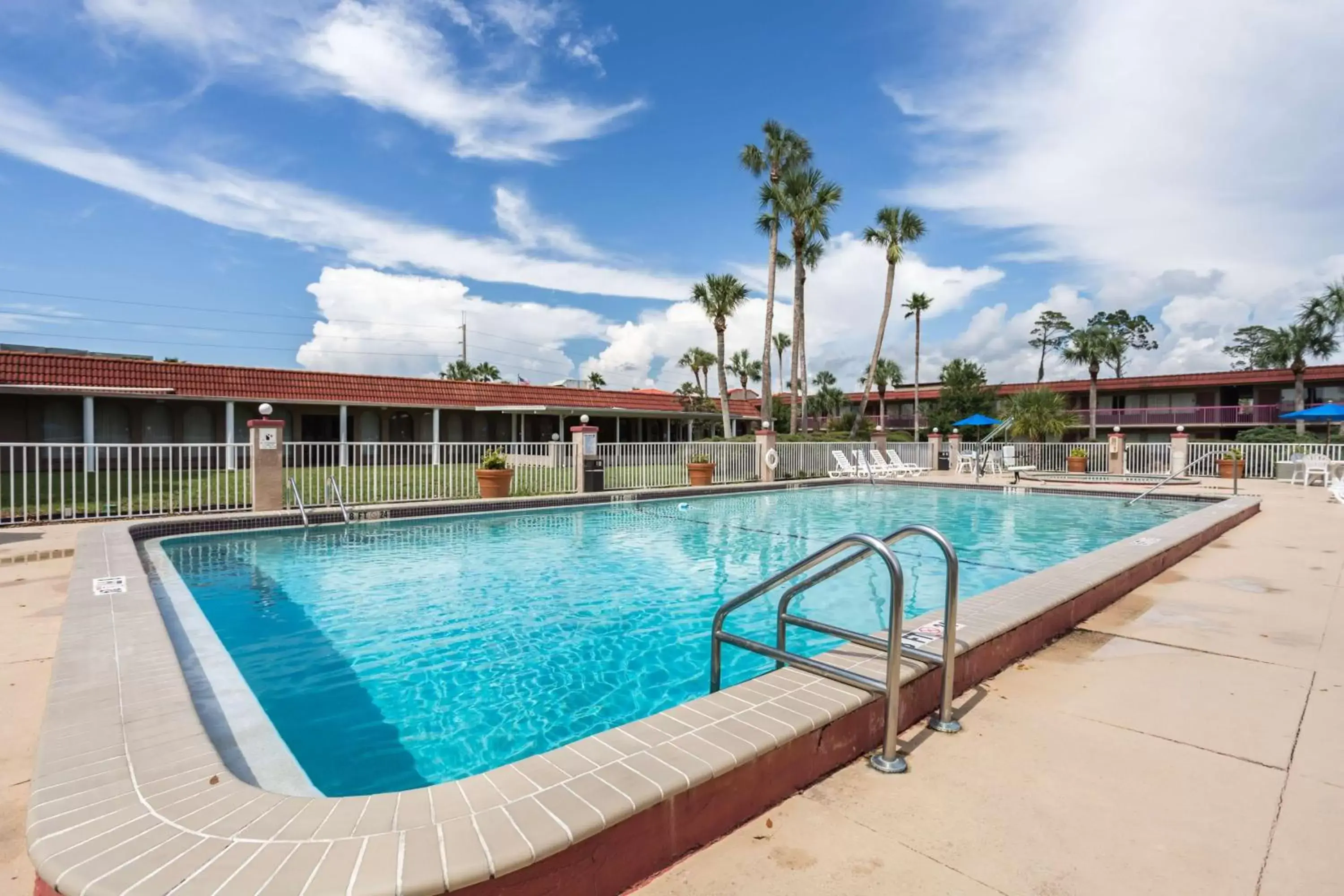 Pool view, Swimming Pool in Motel 6-Spring Hill, FL - Weeki Wachee