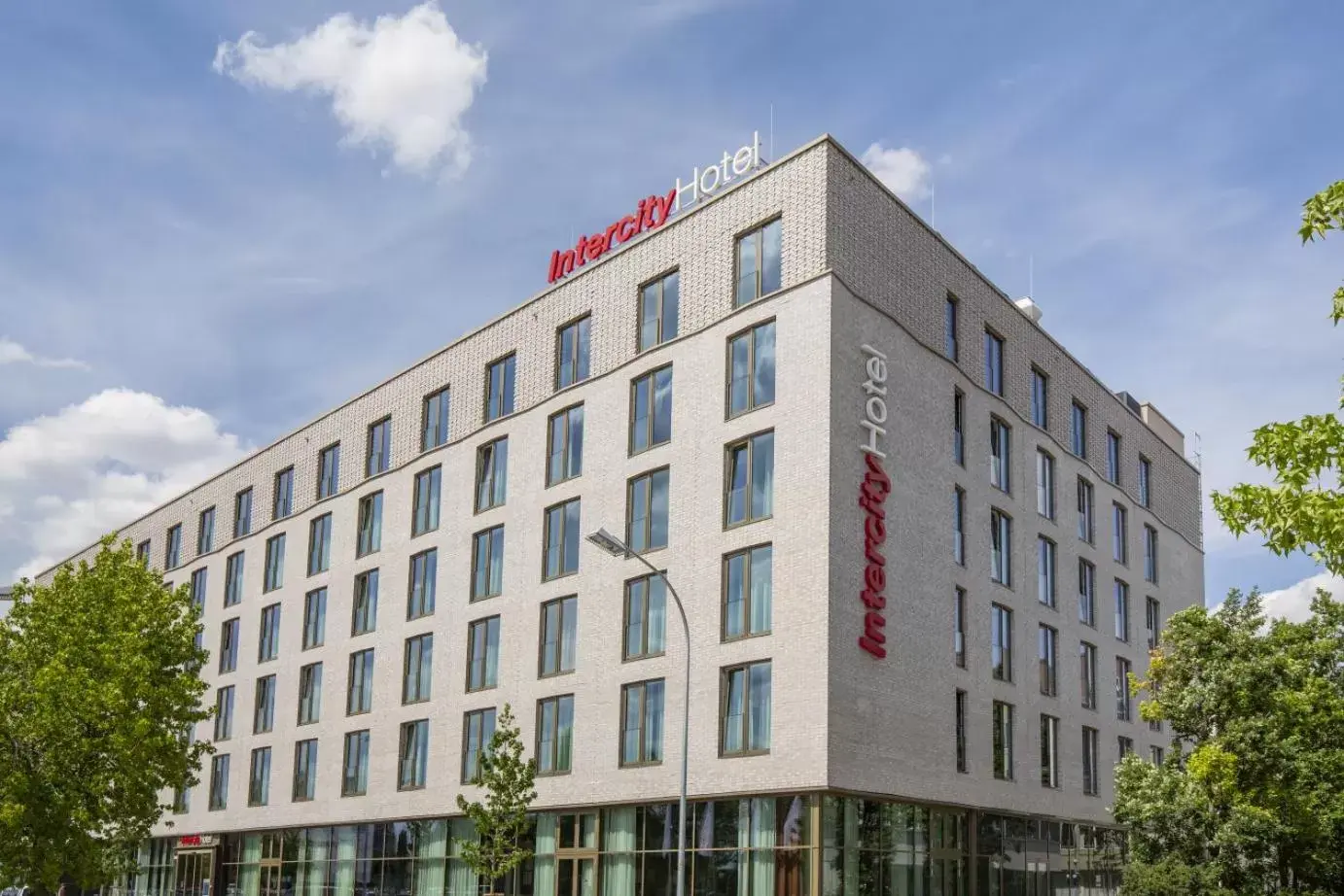 Facade/entrance, Property Building in IntercityHotel Saarbrücken