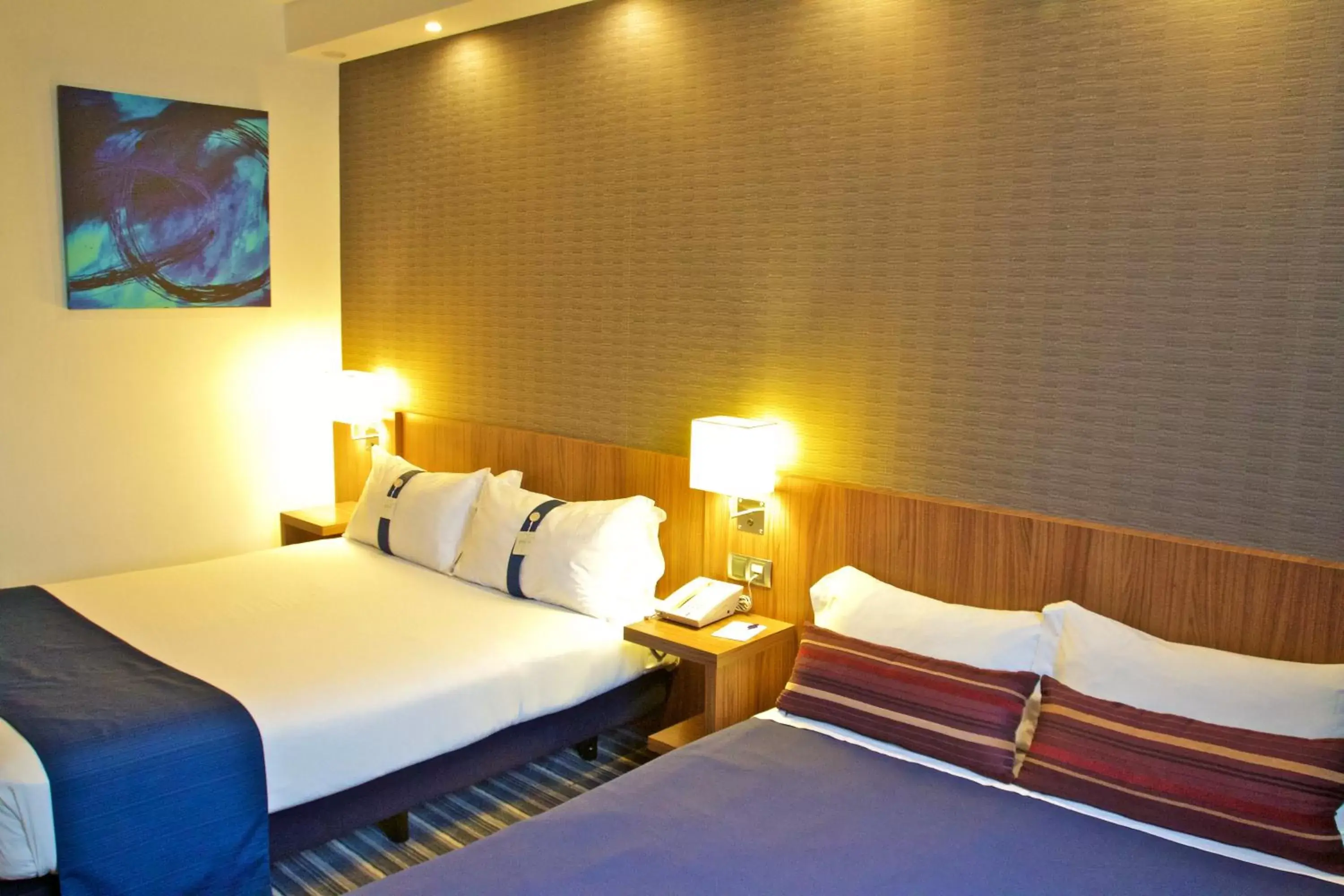 Bed in Holiday Inn Express Campo de Gibraltar-Barrios, an IHG Hotel