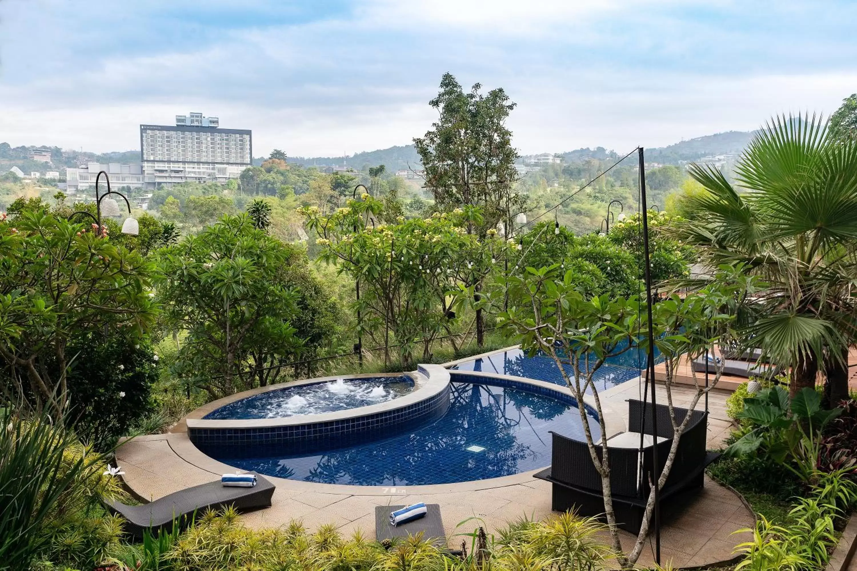 Swimming Pool in Clove Hotel Bandung