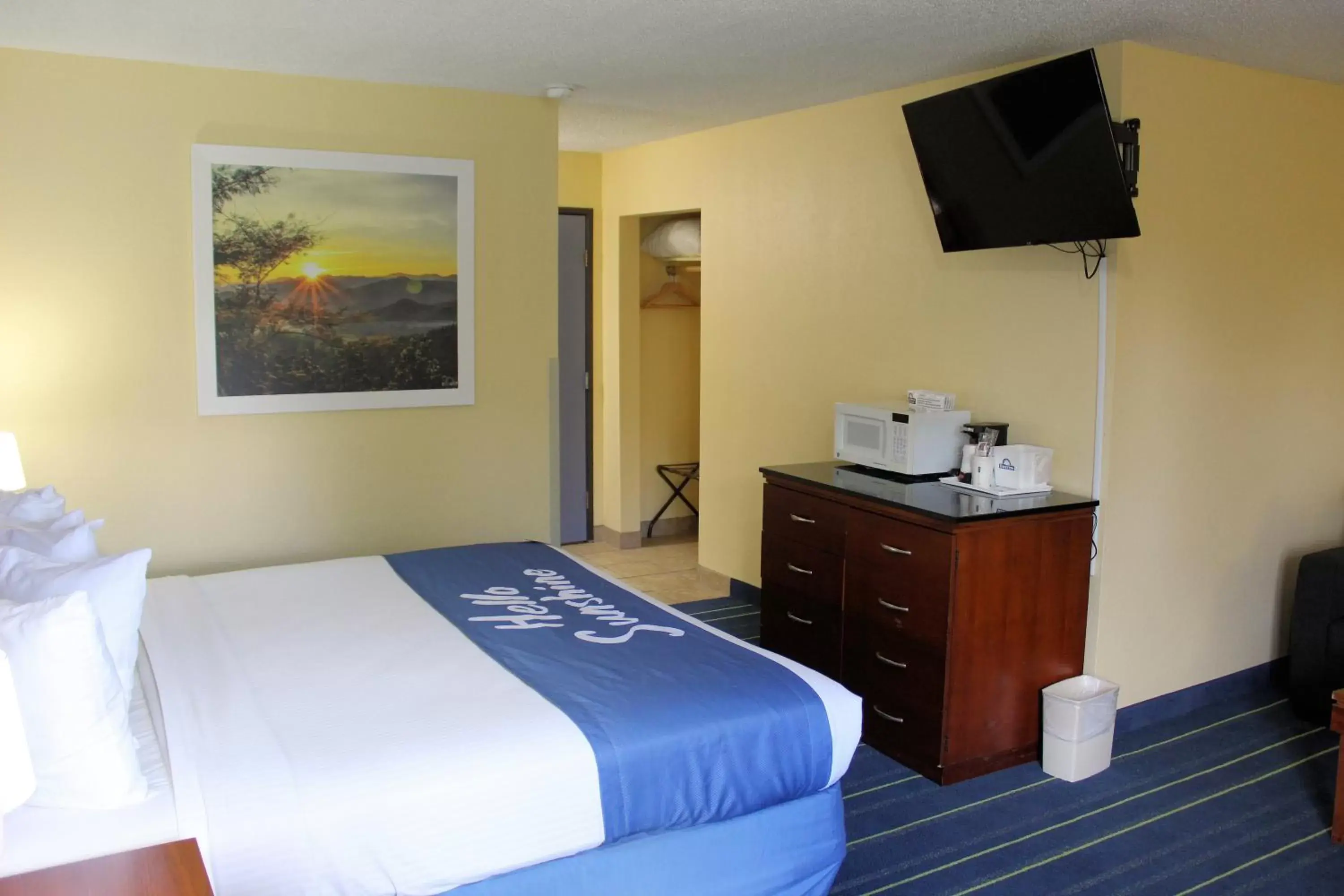 Bed in Days Inn & Suites by Wyndham Gunnison