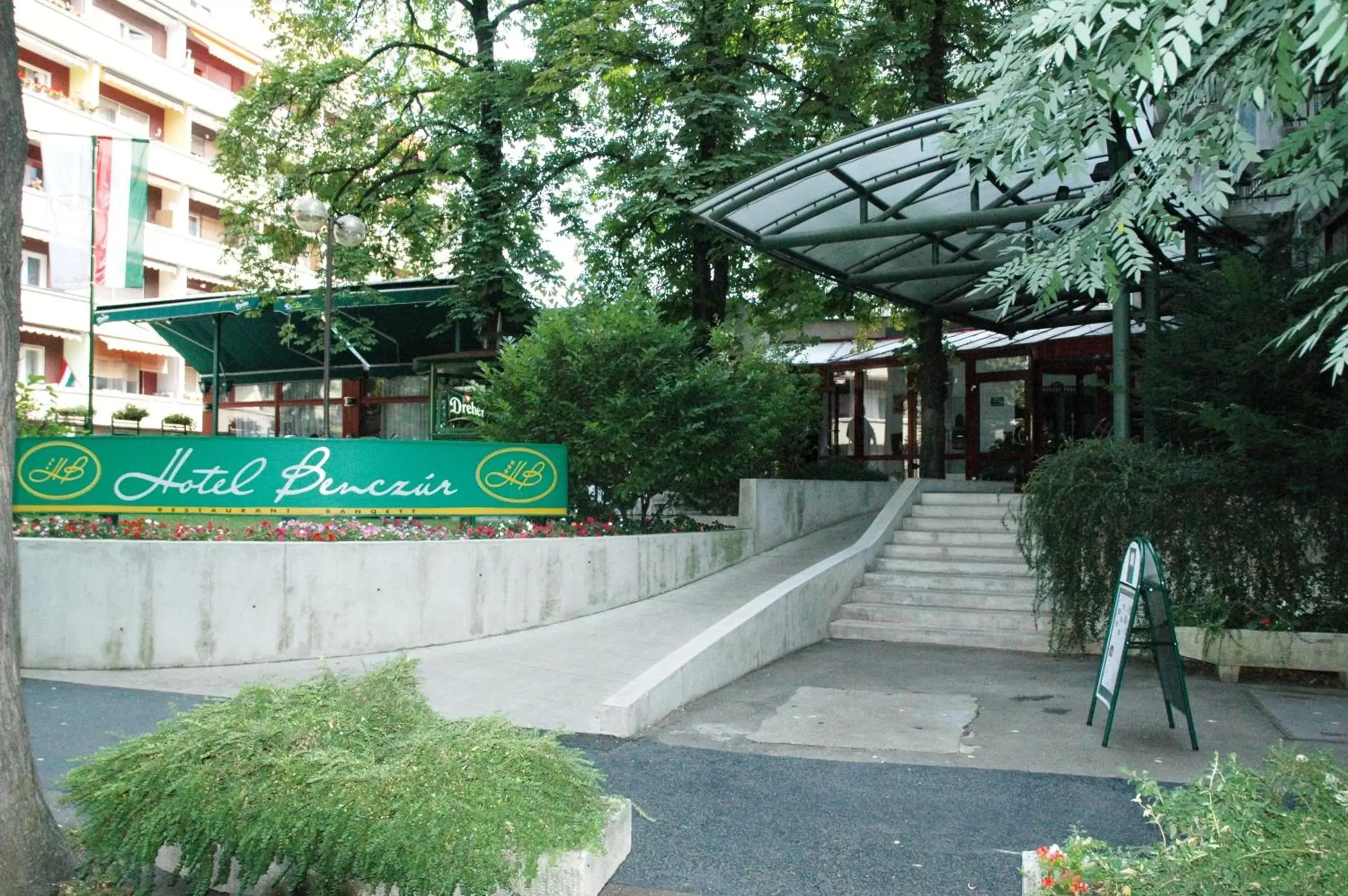 Facade/entrance, Property Building in Benczur Hotel