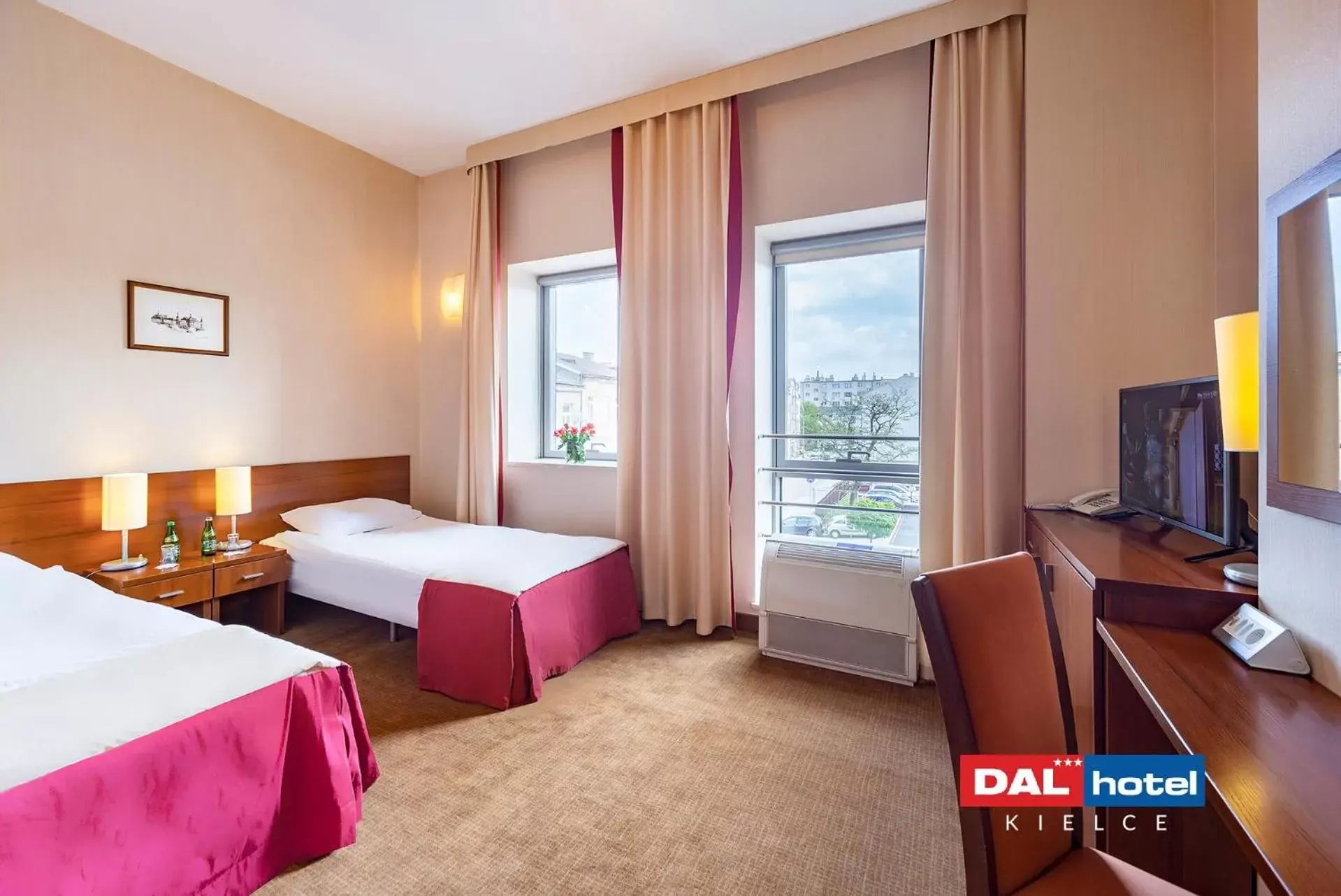 Bed, TV/Entertainment Center in Hotel Dal Kielce