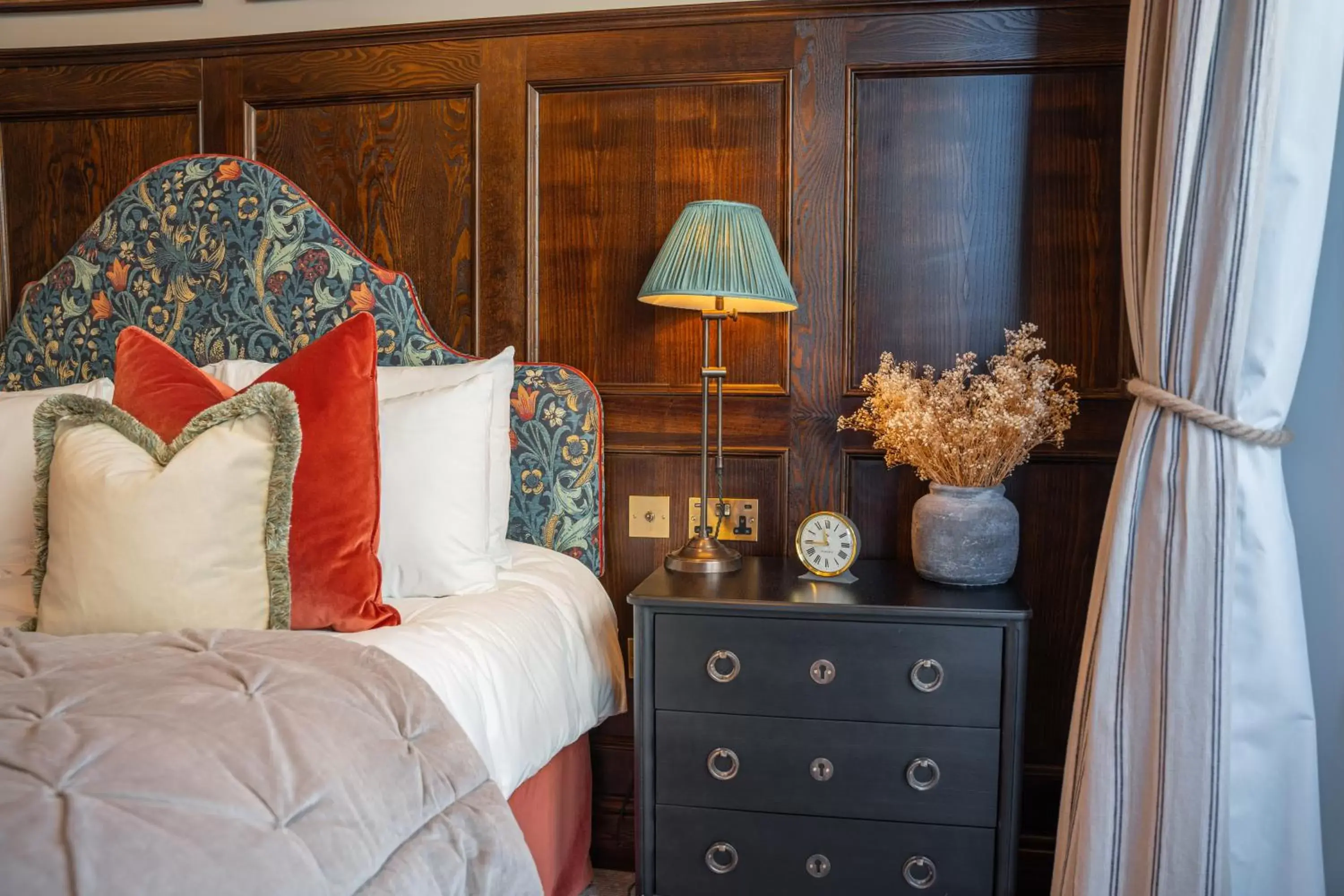 Bedroom, Bed in Salisbury Arms Hotel