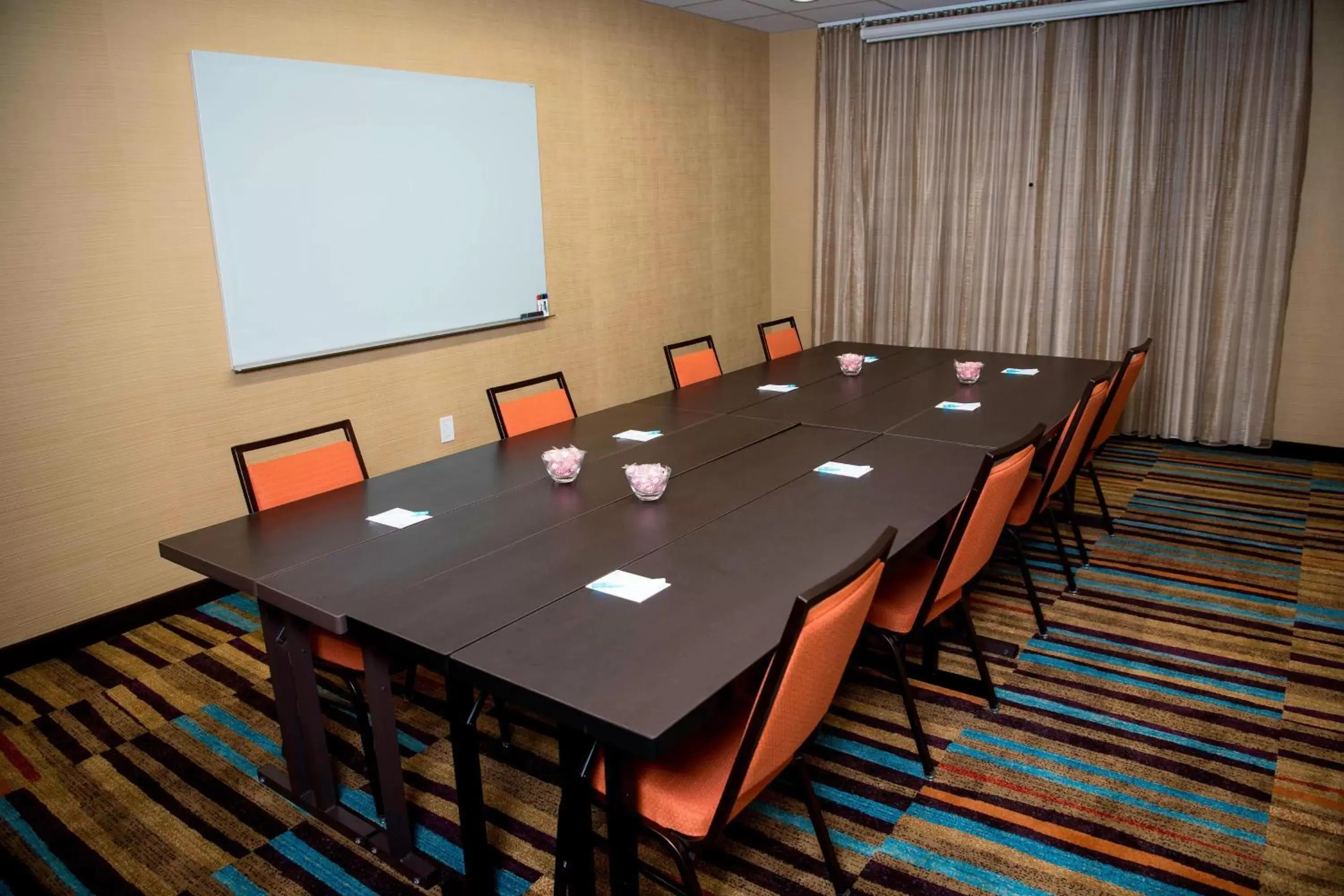 Meeting/conference room in Fairfield Inn & Suites by Marriott Cincinnati Uptown/University Area