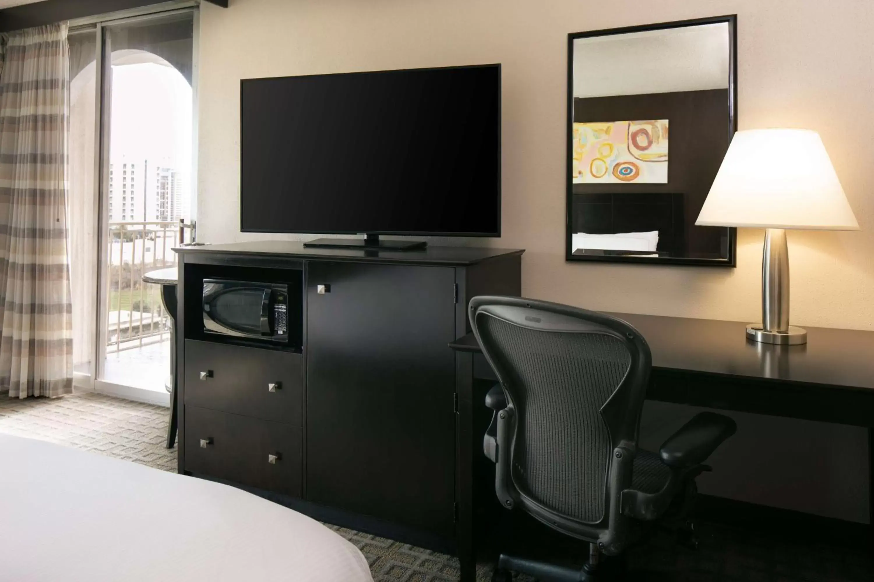 Bedroom, TV/Entertainment Center in DoubleTree by Hilton Dallas Market Center