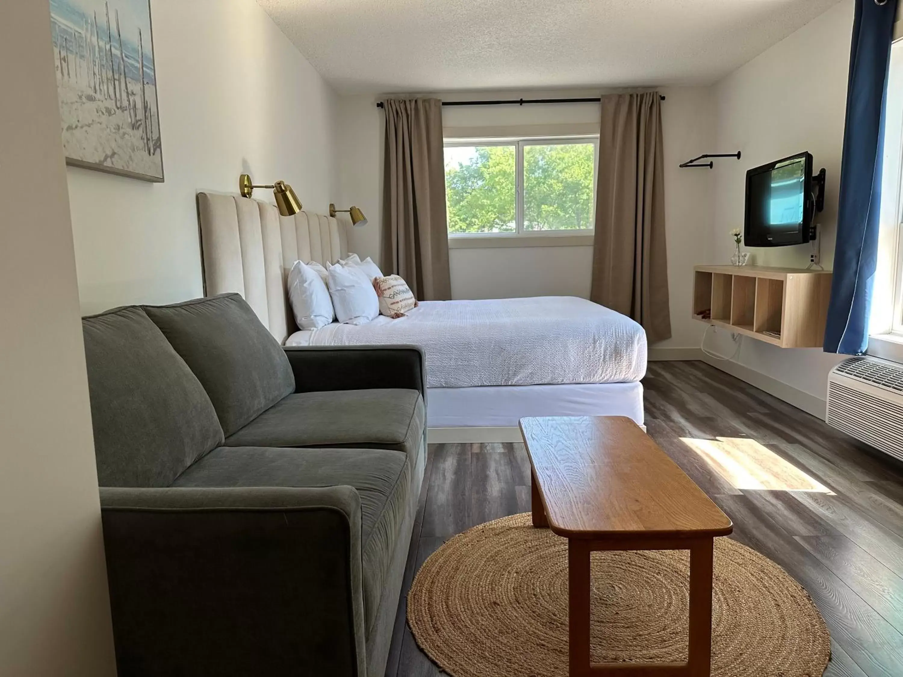 Bedroom in Lakeside Villa Inn & Suites