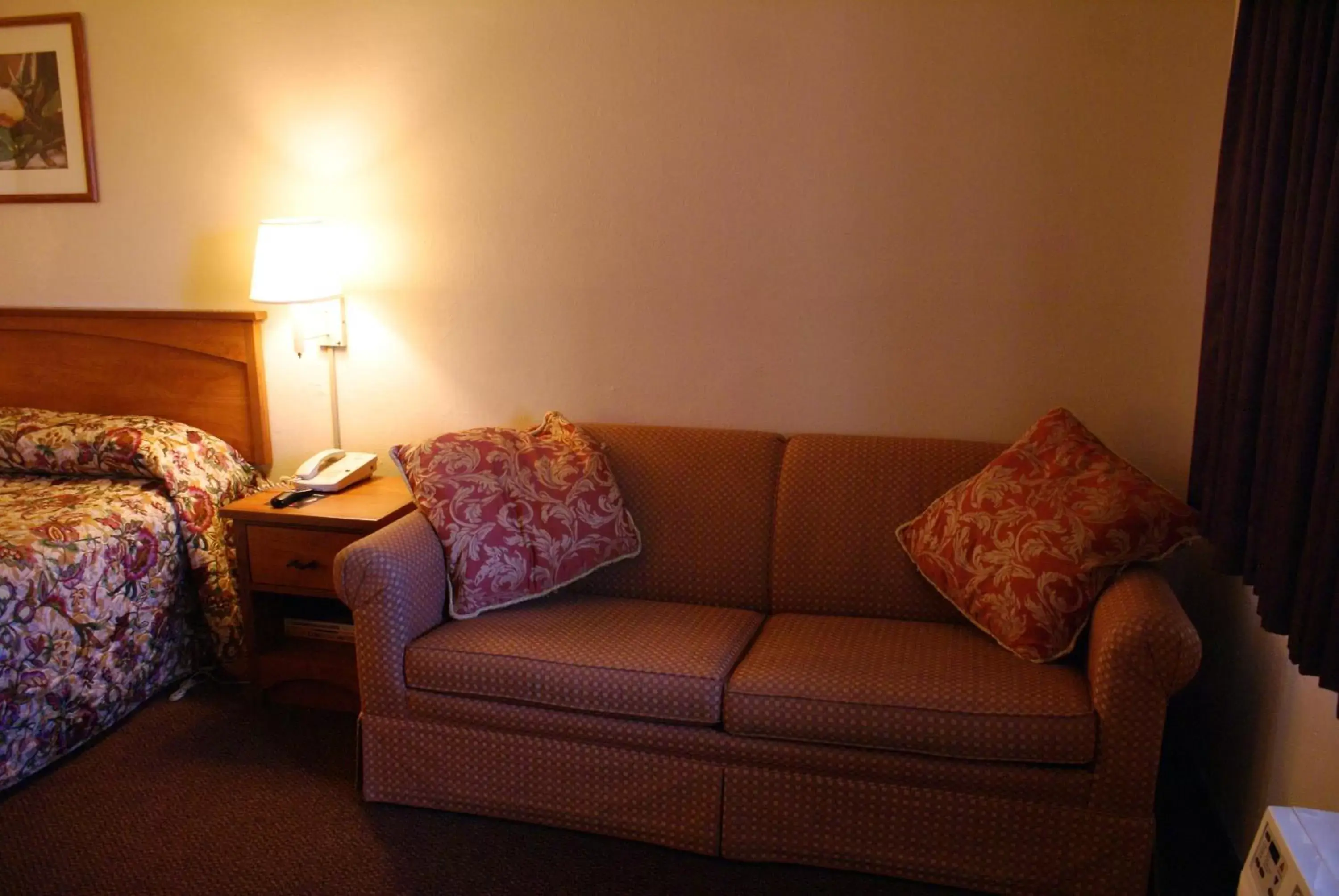 Seating Area in Heritage Inn San Diego