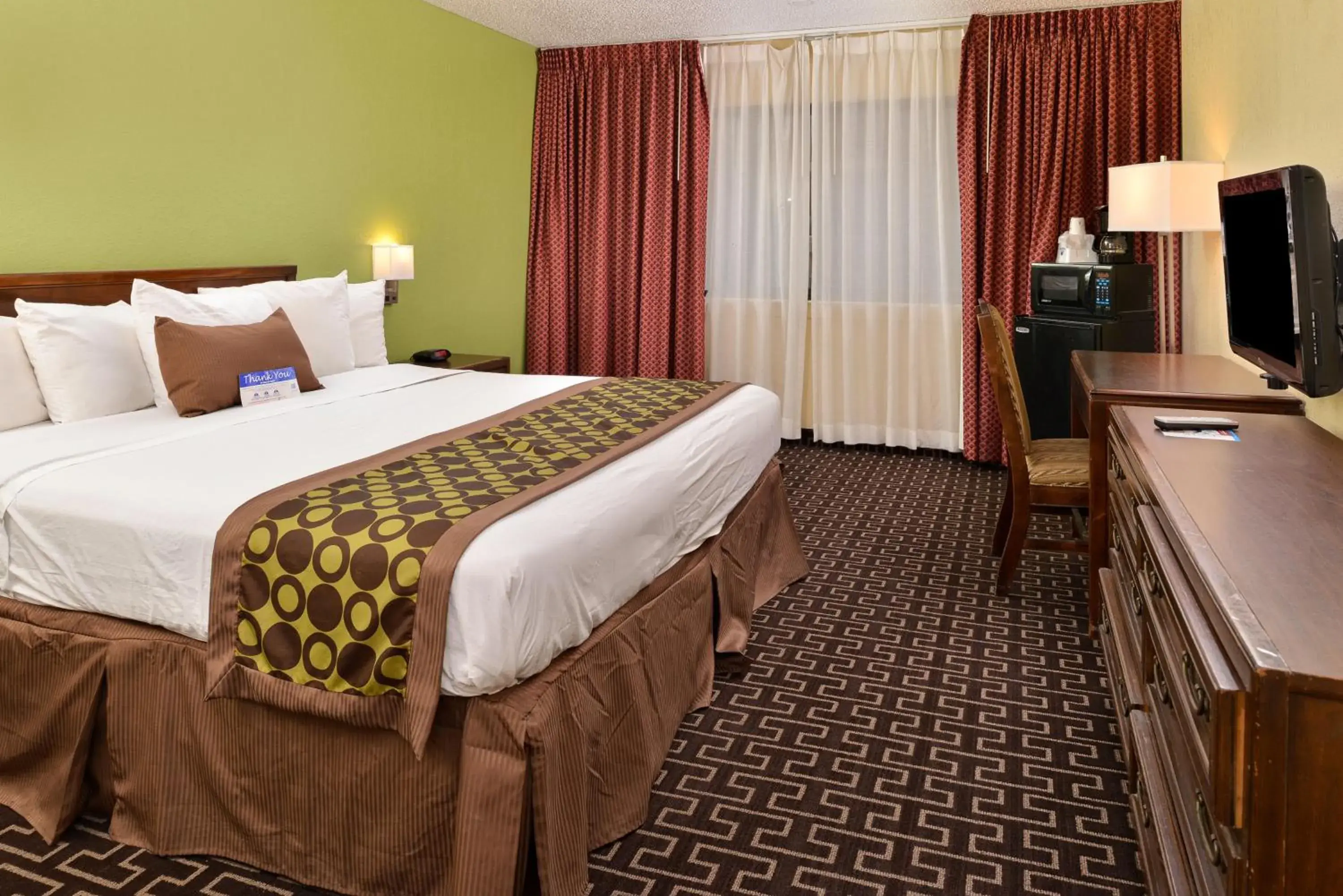 Bedroom, Bed in Americas Best Value Inn & Suites Extended Stay - Tulsa