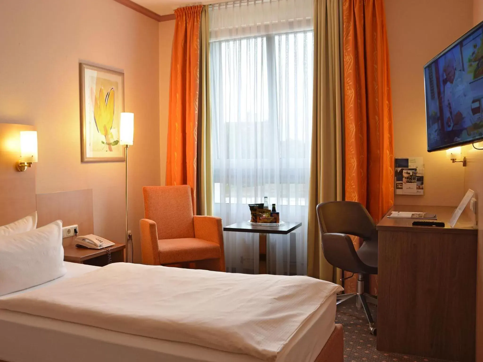 Photo of the whole room, Bed in Sure Hotel by Best Western Hilden-Düsseldorf