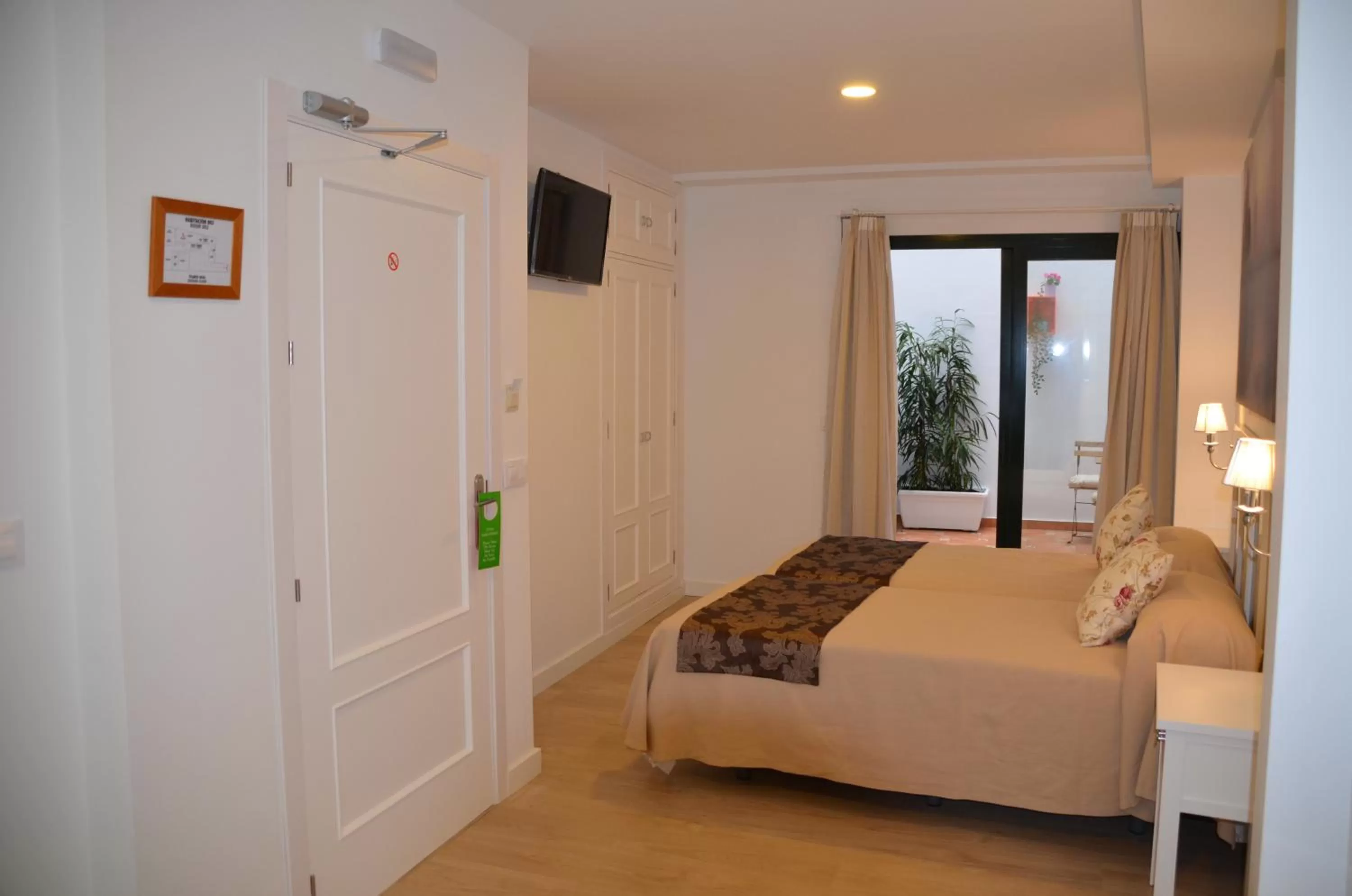 Patio, Bed in Hotel Doña Lina