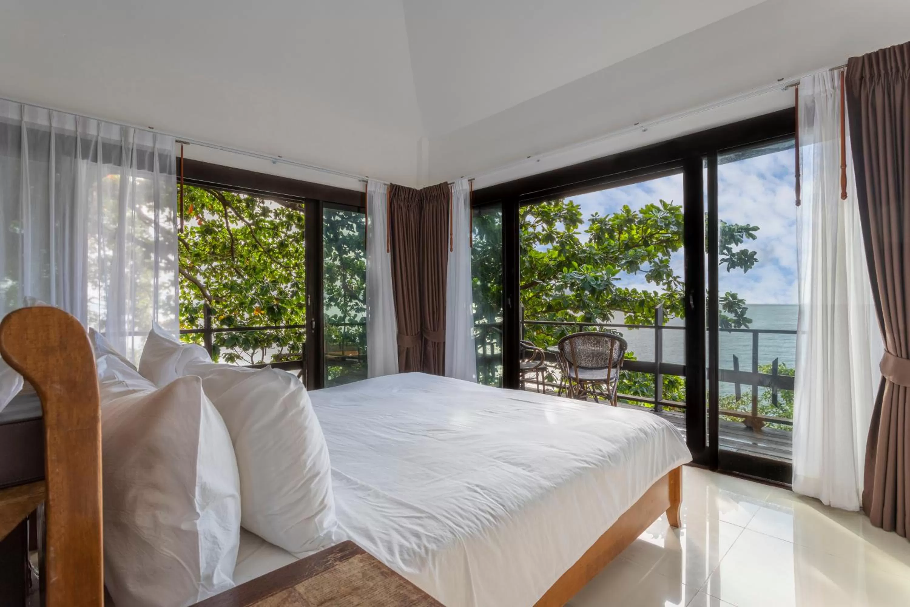 Bed in Vikasa Yoga Retreat