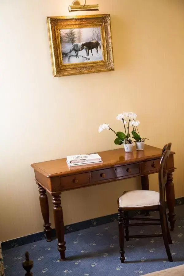 Seating area in Cosmo Hotel Torri