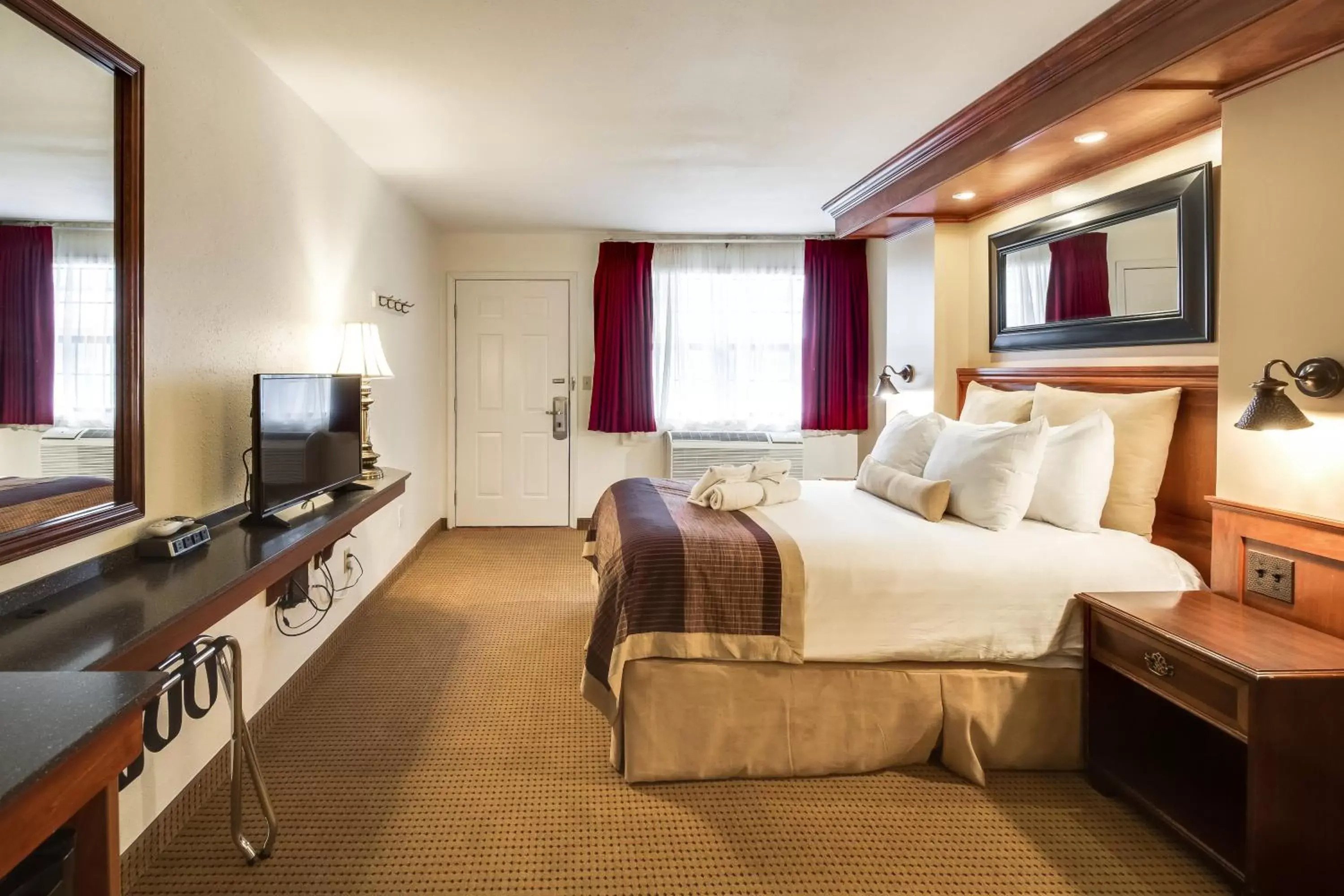 Pet Friendly King Room, Garden View in Twin Peaks Lodge & Hot Springs Pet Friendly King Room, Garden View in Twin Peaks Lodge & Hot Springs