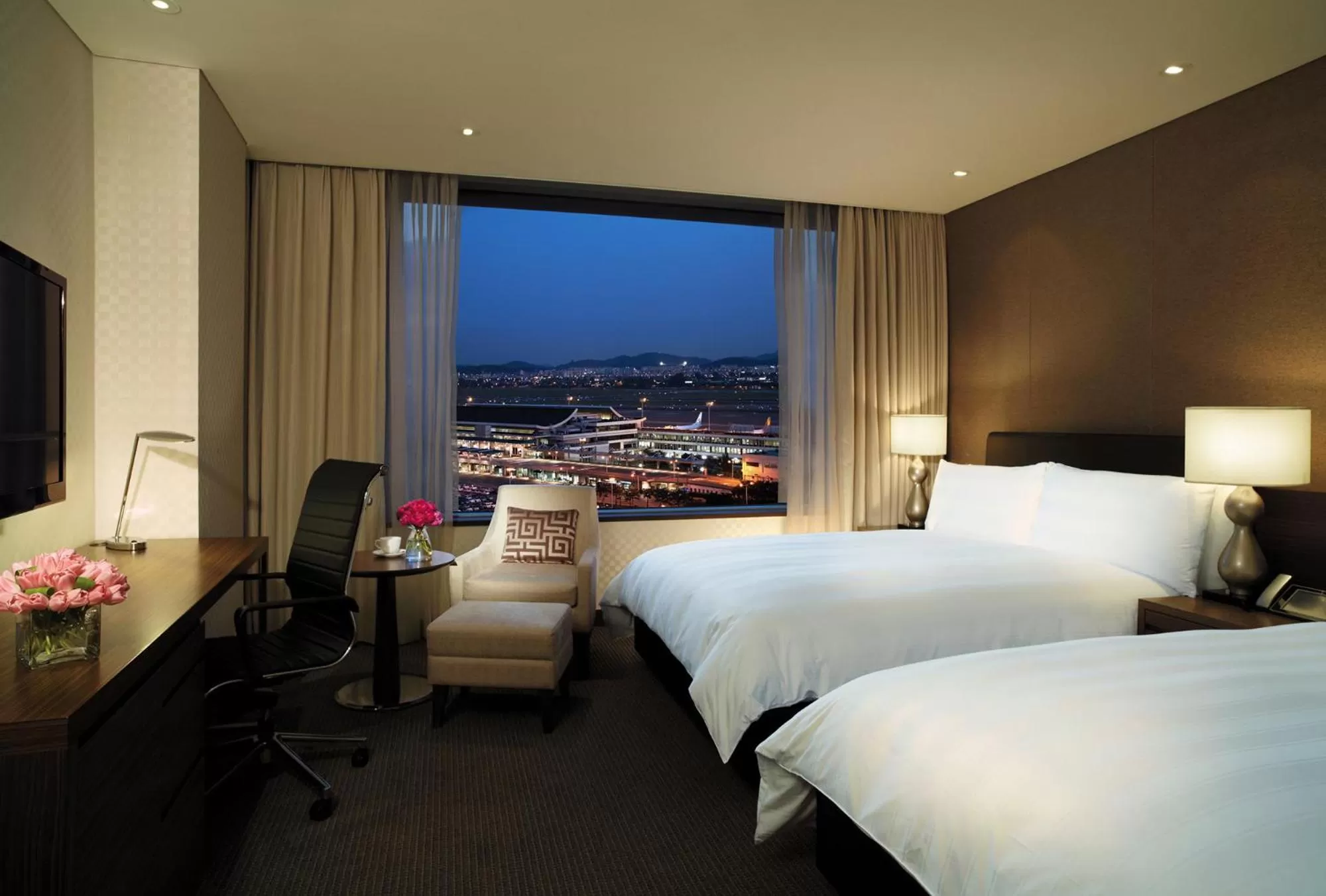 Deluxe Family Twin Room with Airport View (High floor) in LOTTE City Hotel Gimpo Airport