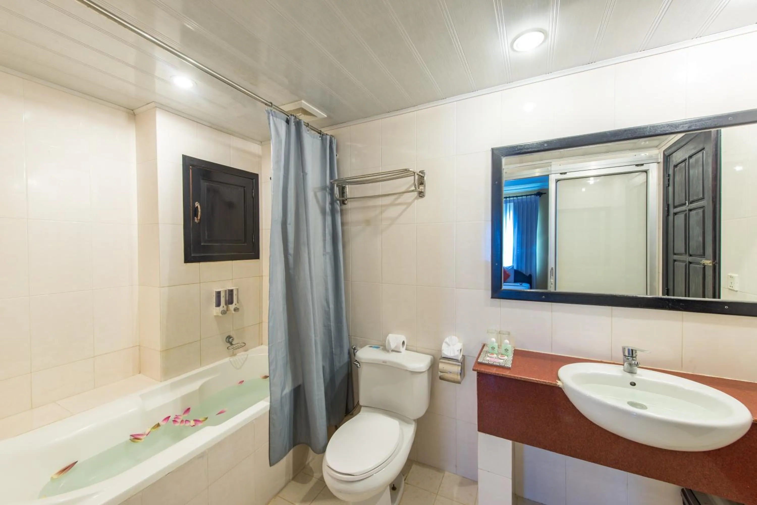 Toilet in JK Resident