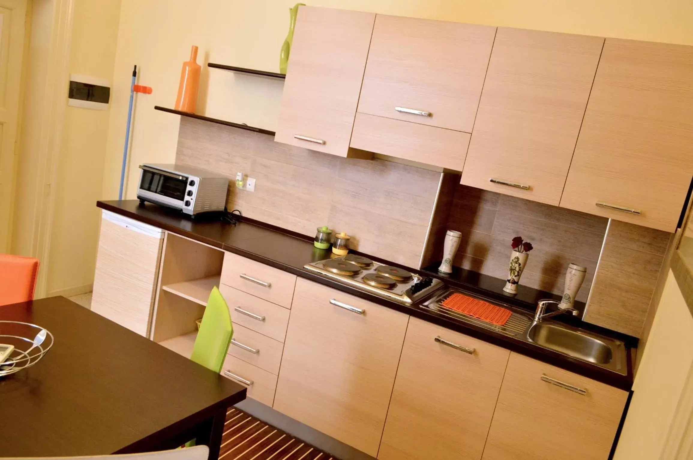 Dining area, Kitchen/Kitchenette in Albergo Diffuso Dimora Rossi