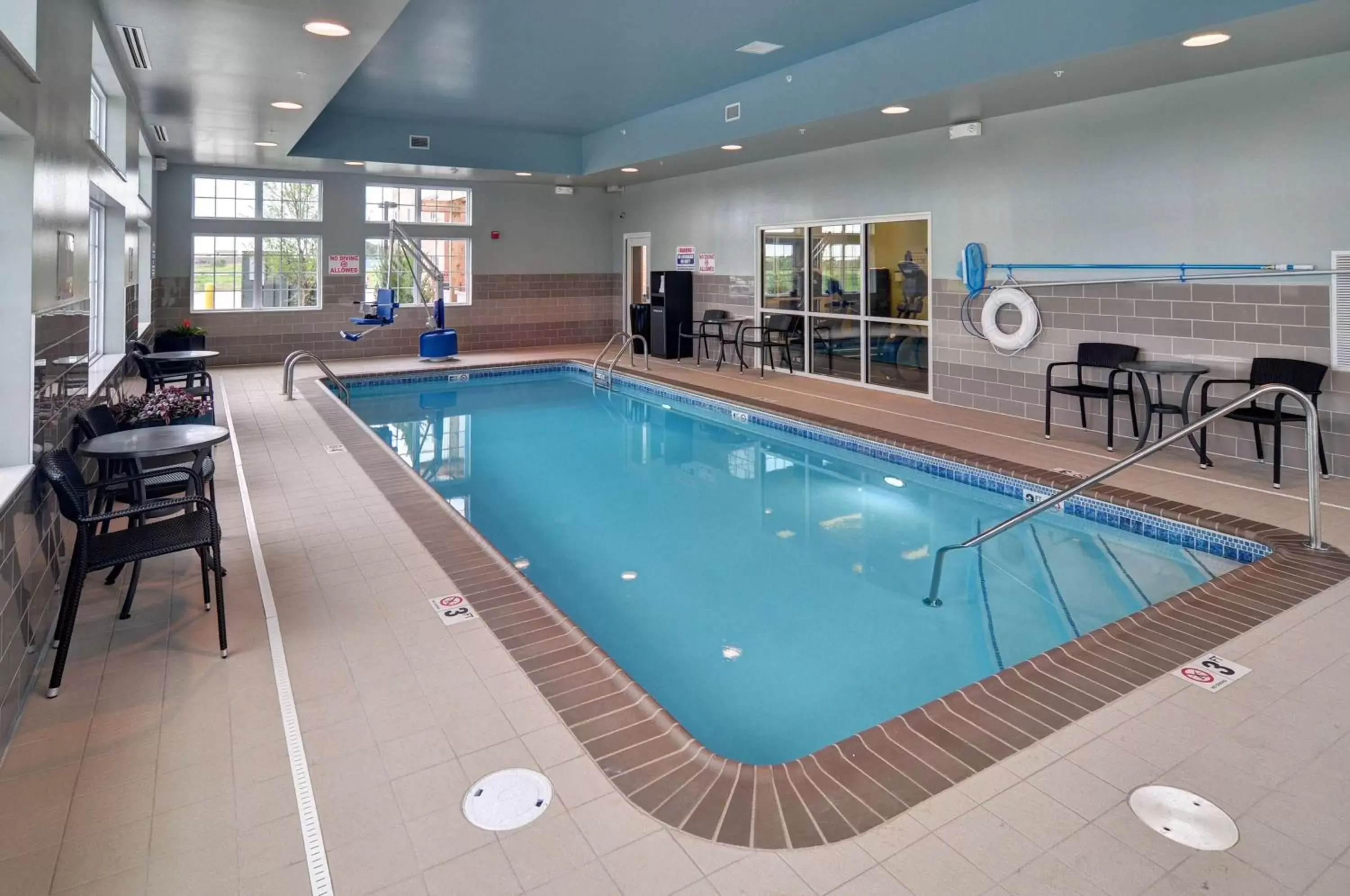 On site, Swimming Pool in Best Western Plus Patterson Park Inn