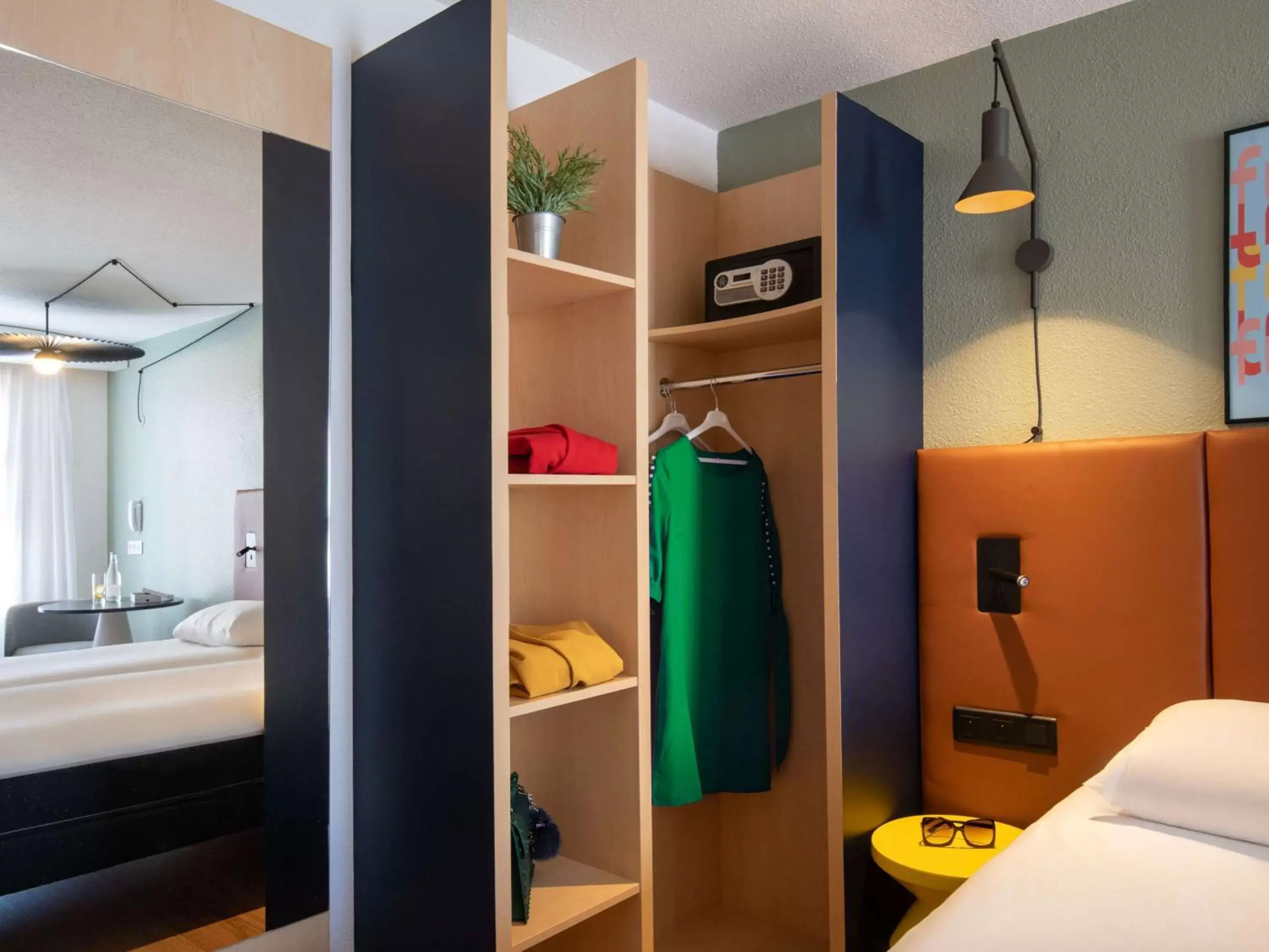 Bedroom, Bathroom in ibis Cannes Centre