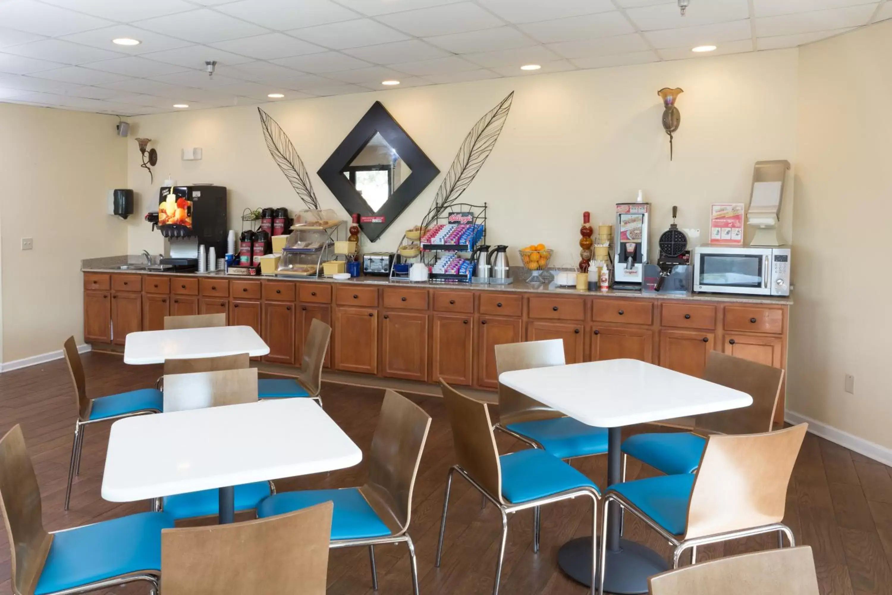 Dining area, Restaurant/Places to Eat in Days Inn by Wyndham Biloxi Beach