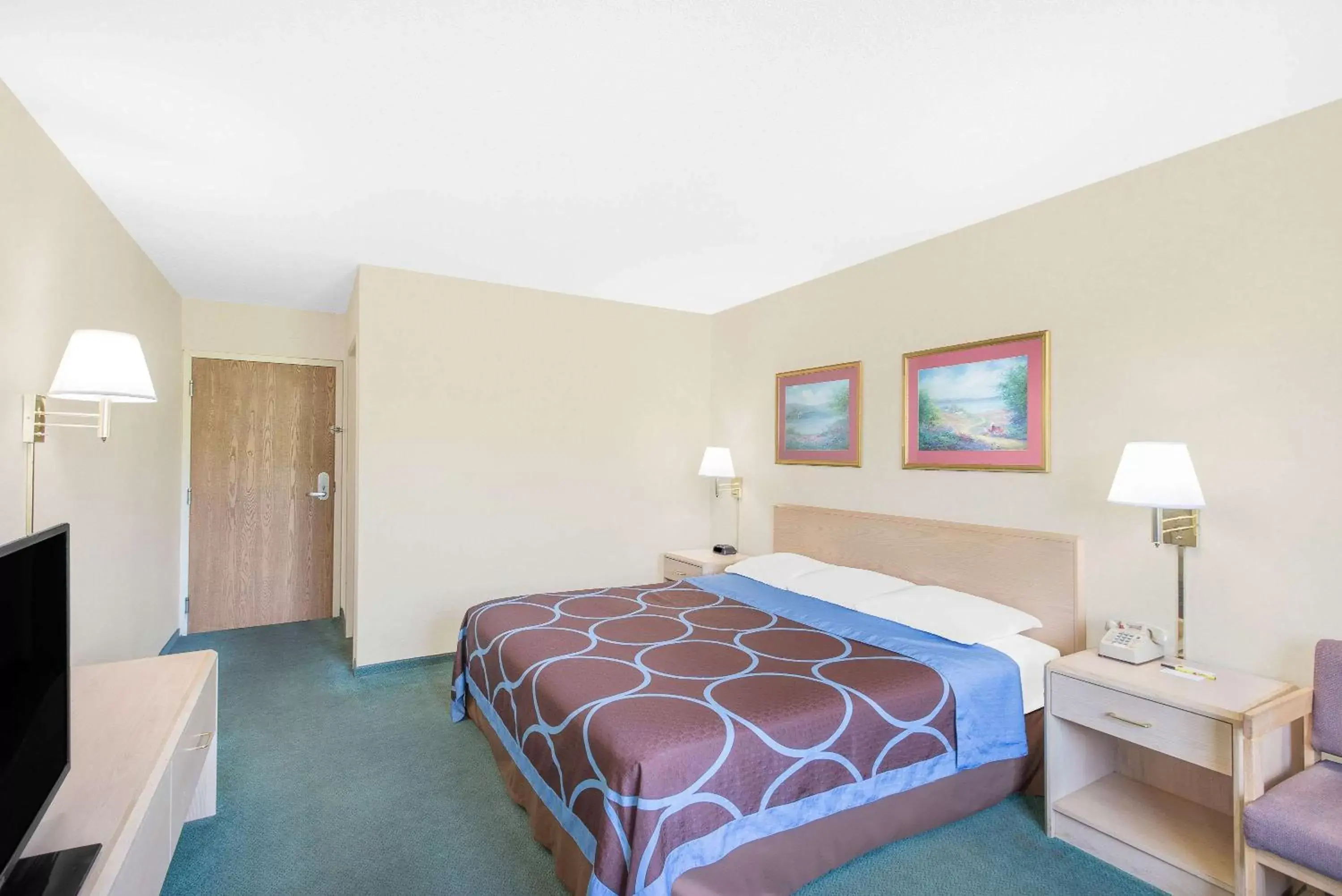 Photo of the whole room, Bed in Super 8 by Wyndham Canandaigua