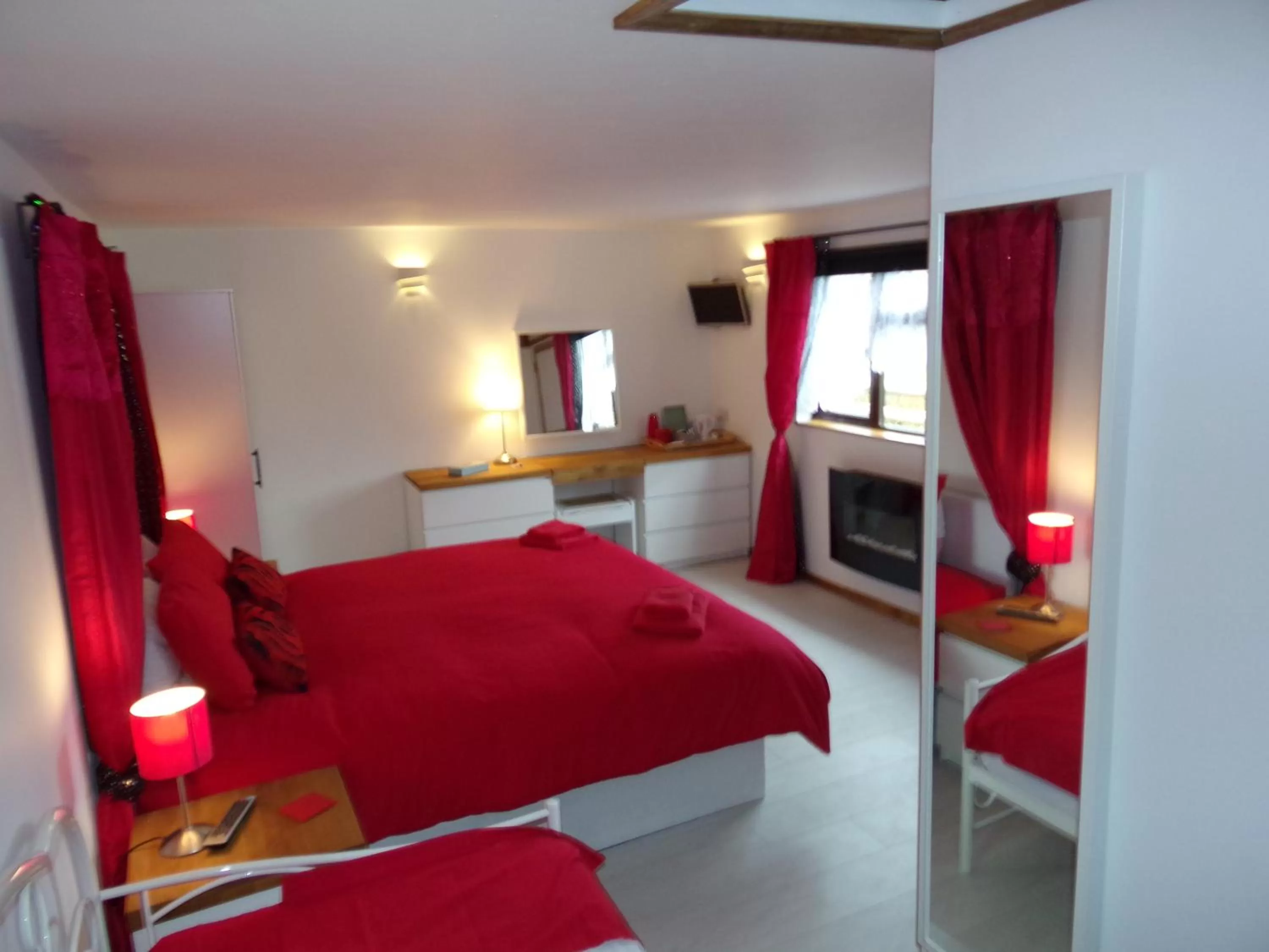 Photo of the whole room, Bed in Barton Gate Farm B&B