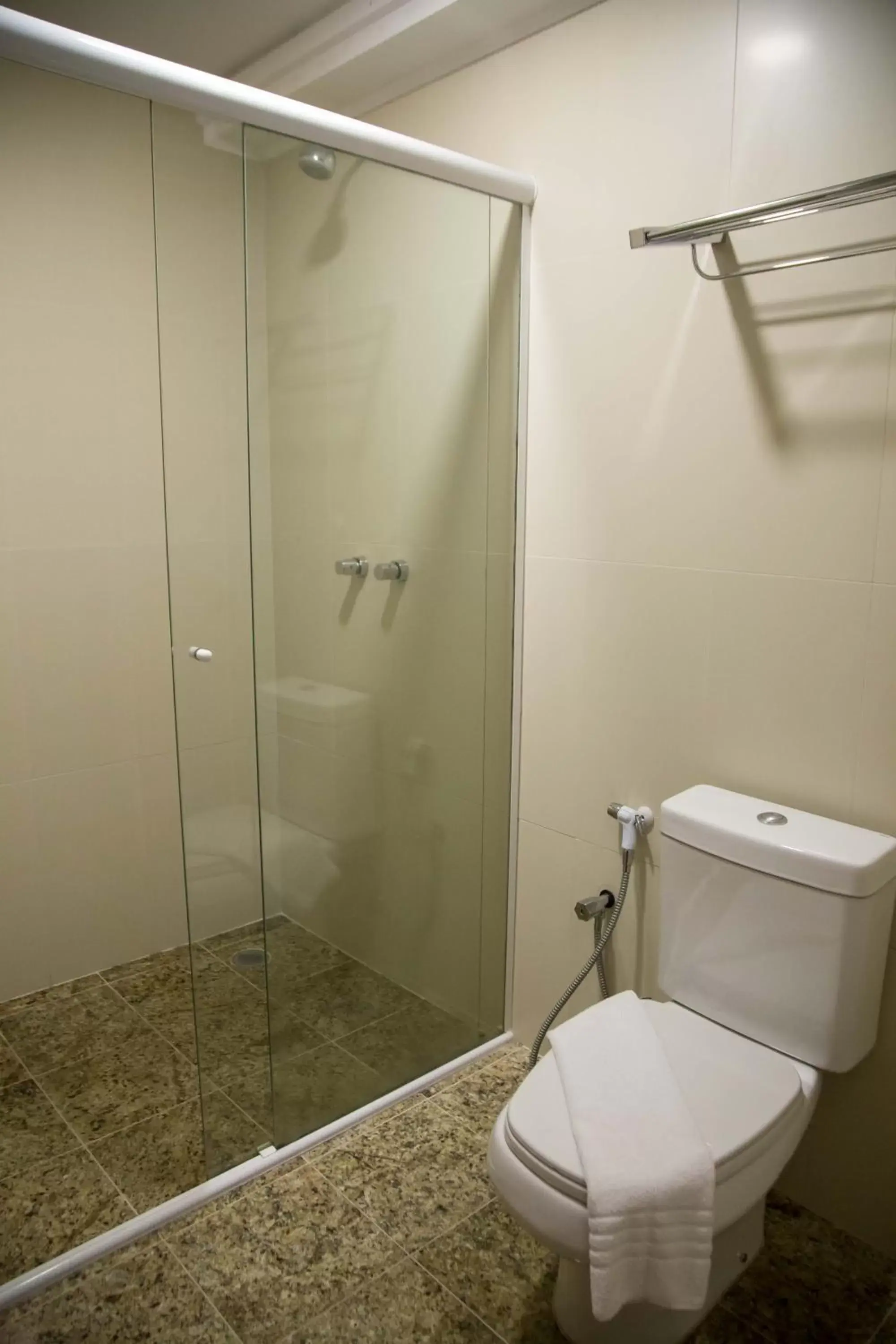 Shower, Bathroom in Mercure Curitiba Golden