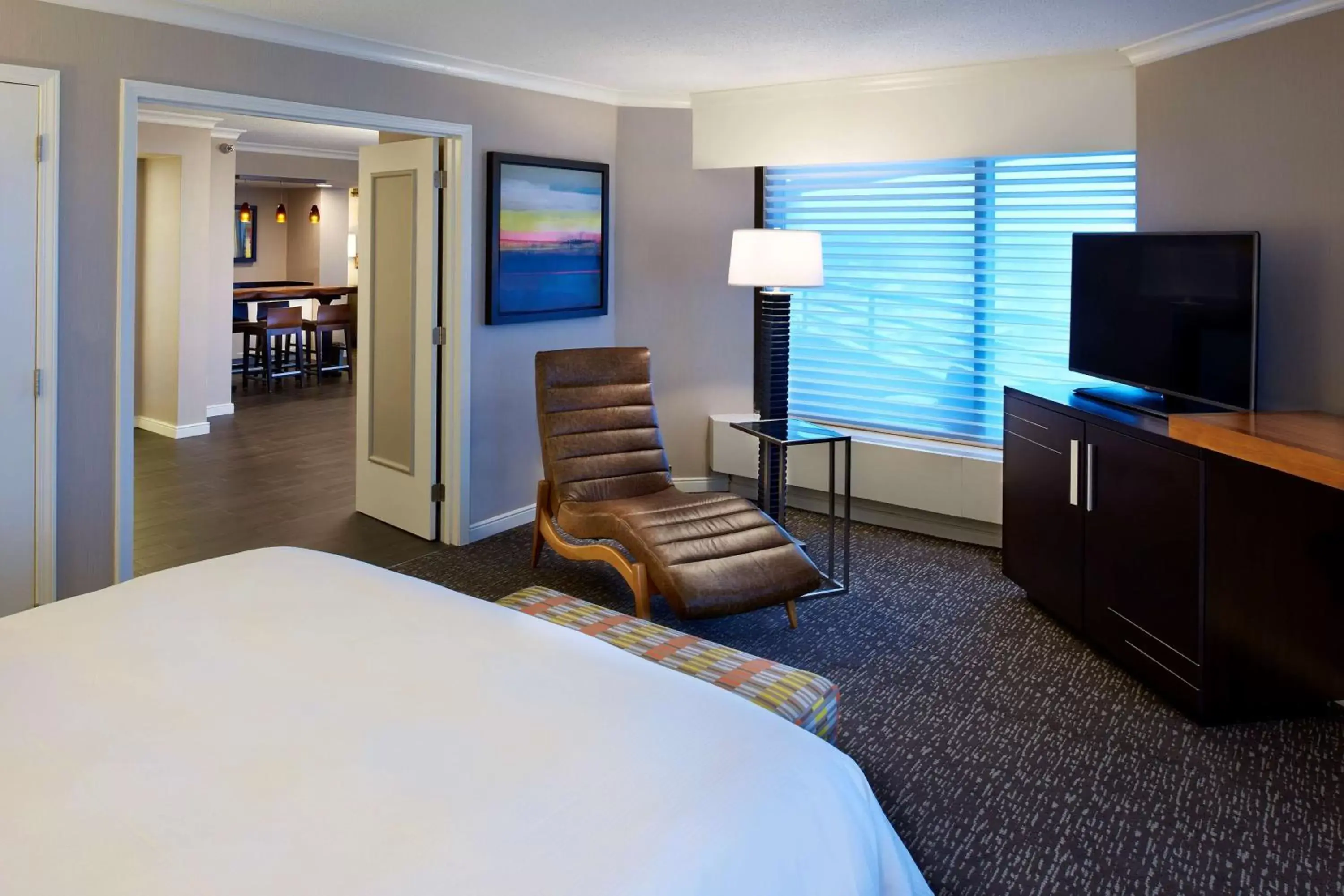 Living room, TV/Entertainment Center in Hilton Minneapolis-St Paul Airport