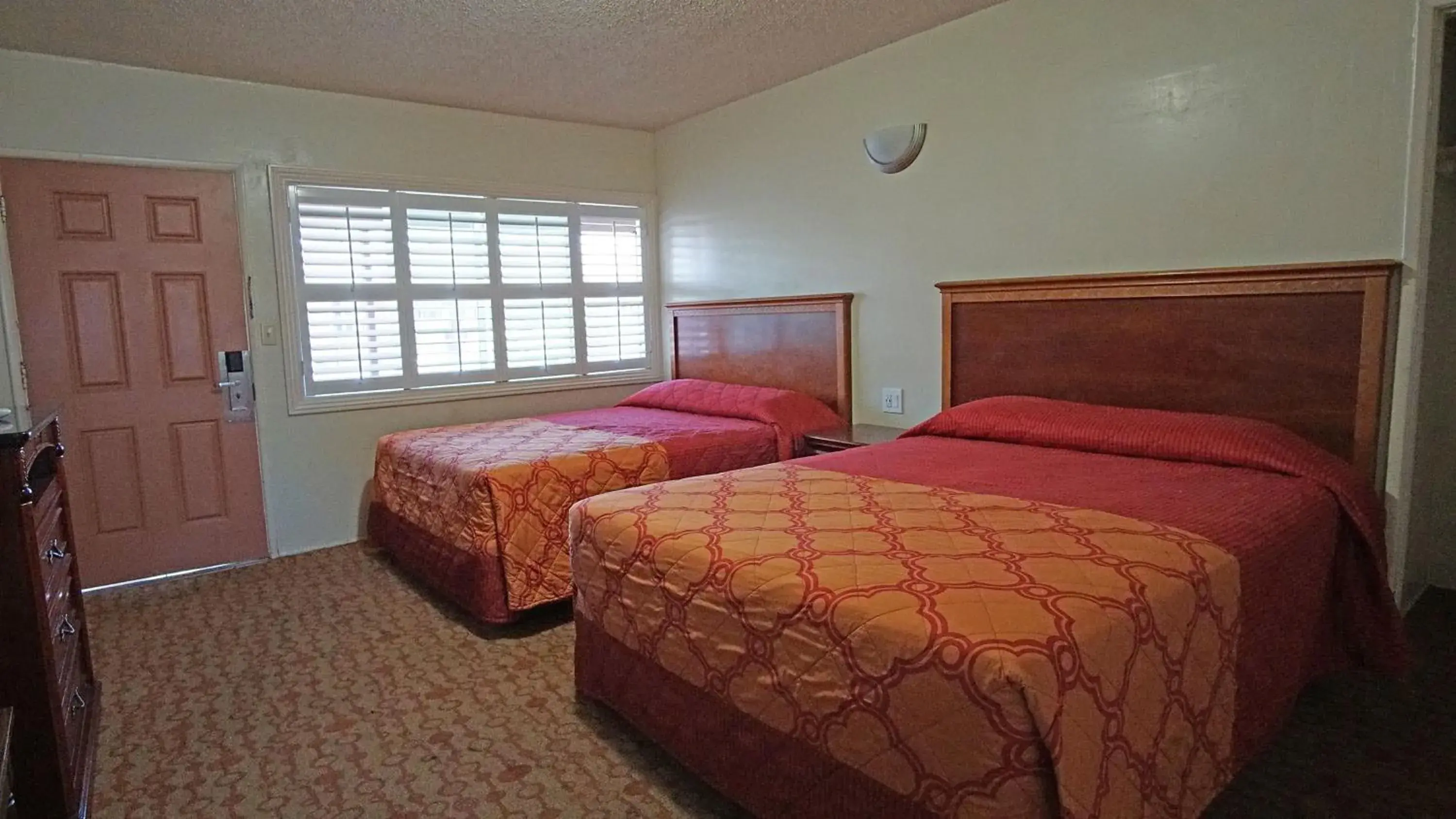 Bed in Rosa Bell Motel - Los Angeles