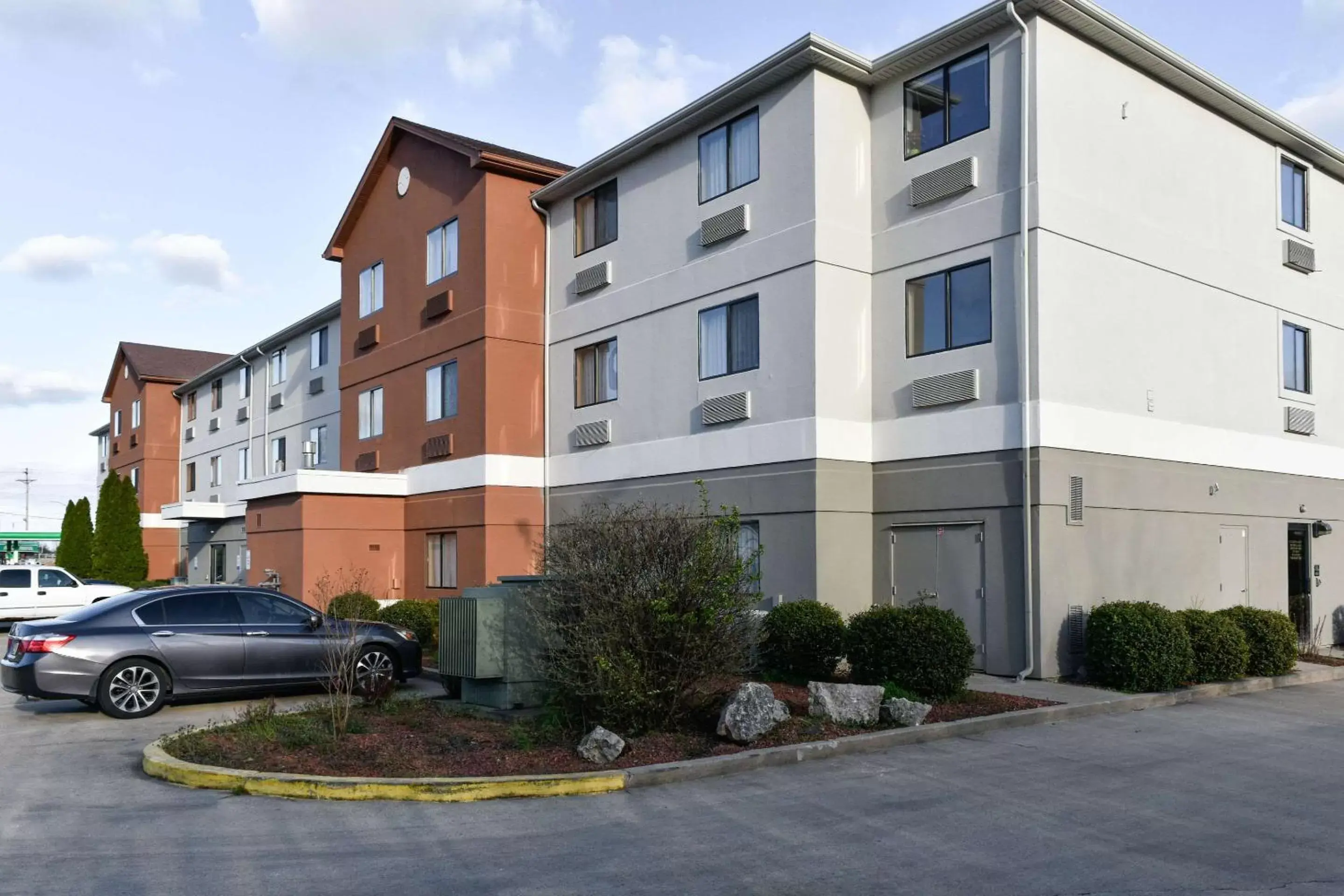 Property Building in Quality Inn & Suites Brooks Louisville South